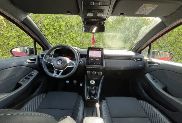 Renault Clio view 9