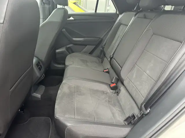 Volkswagen T-Roc view 12