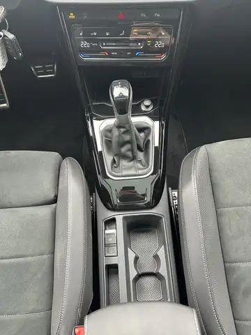 Volkswagen T-Roc view 15