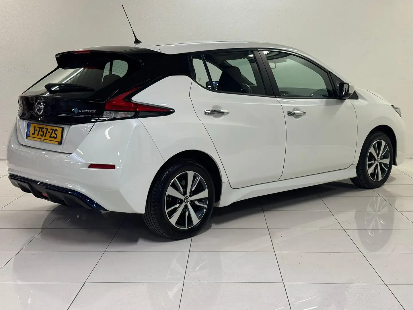Nissan Leaf Acenta 40 kWh | Navigatie | Stoelverwarming | Park Wit - 2