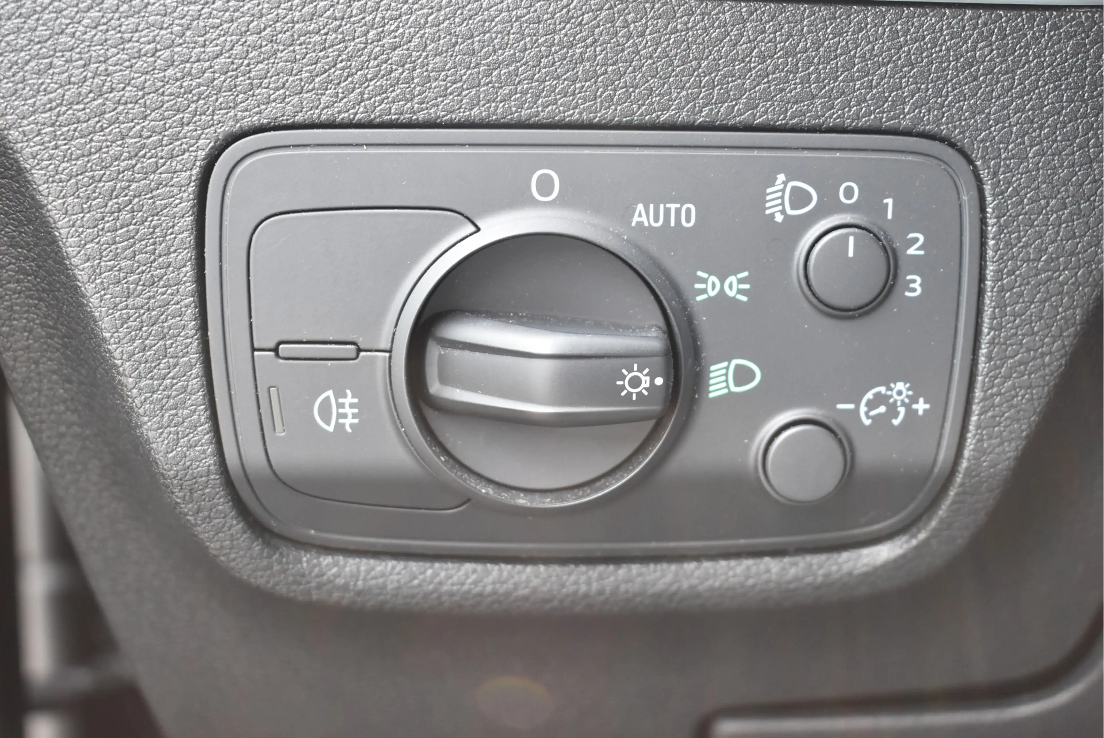 Audi Q2 1.4 TFSI CoD Design Stoelverwarming, Cruise contro — photo 30