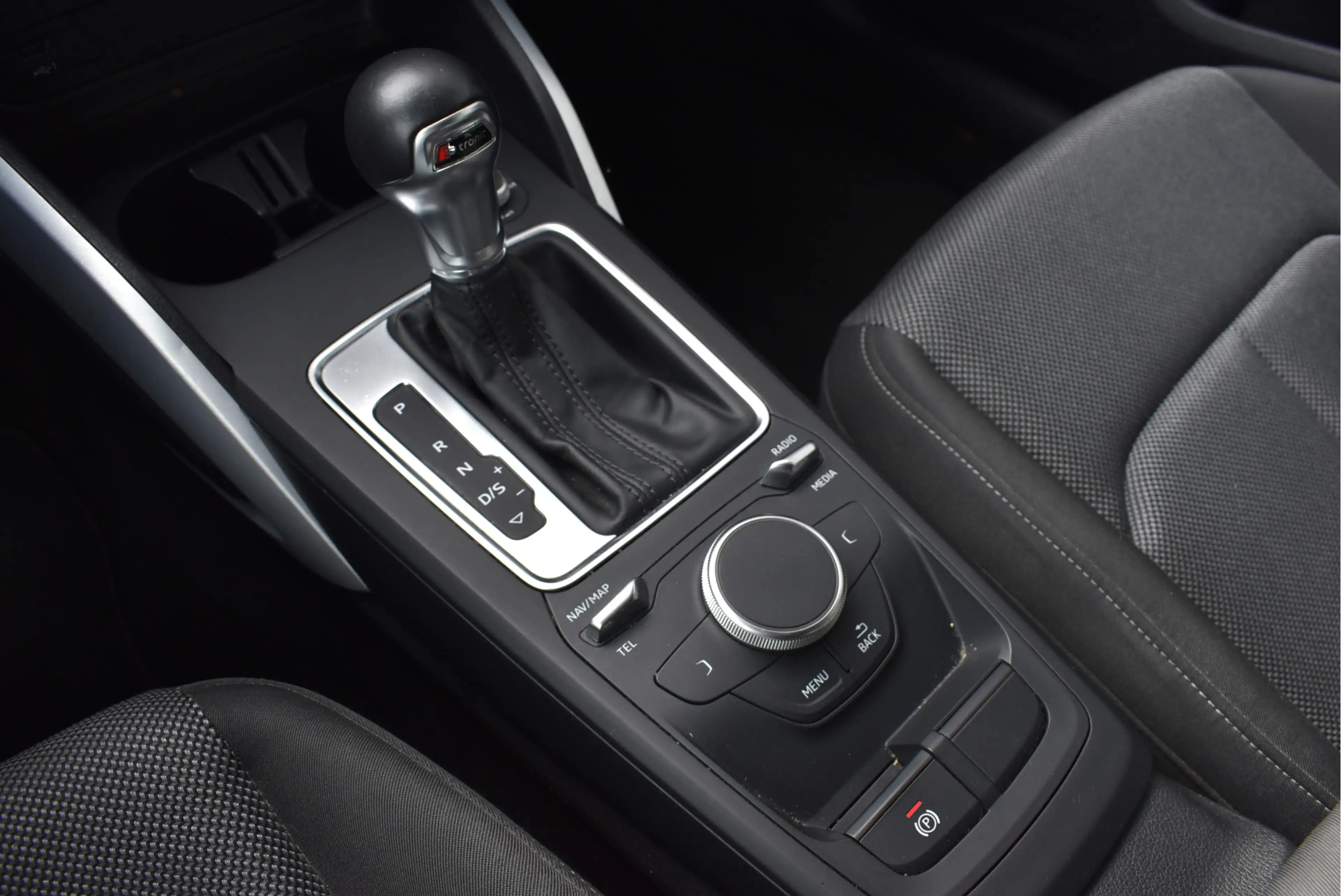 Audi Q2 1.4 TFSI CoD Design Stoelverwarming, Cruise contro — photo 11