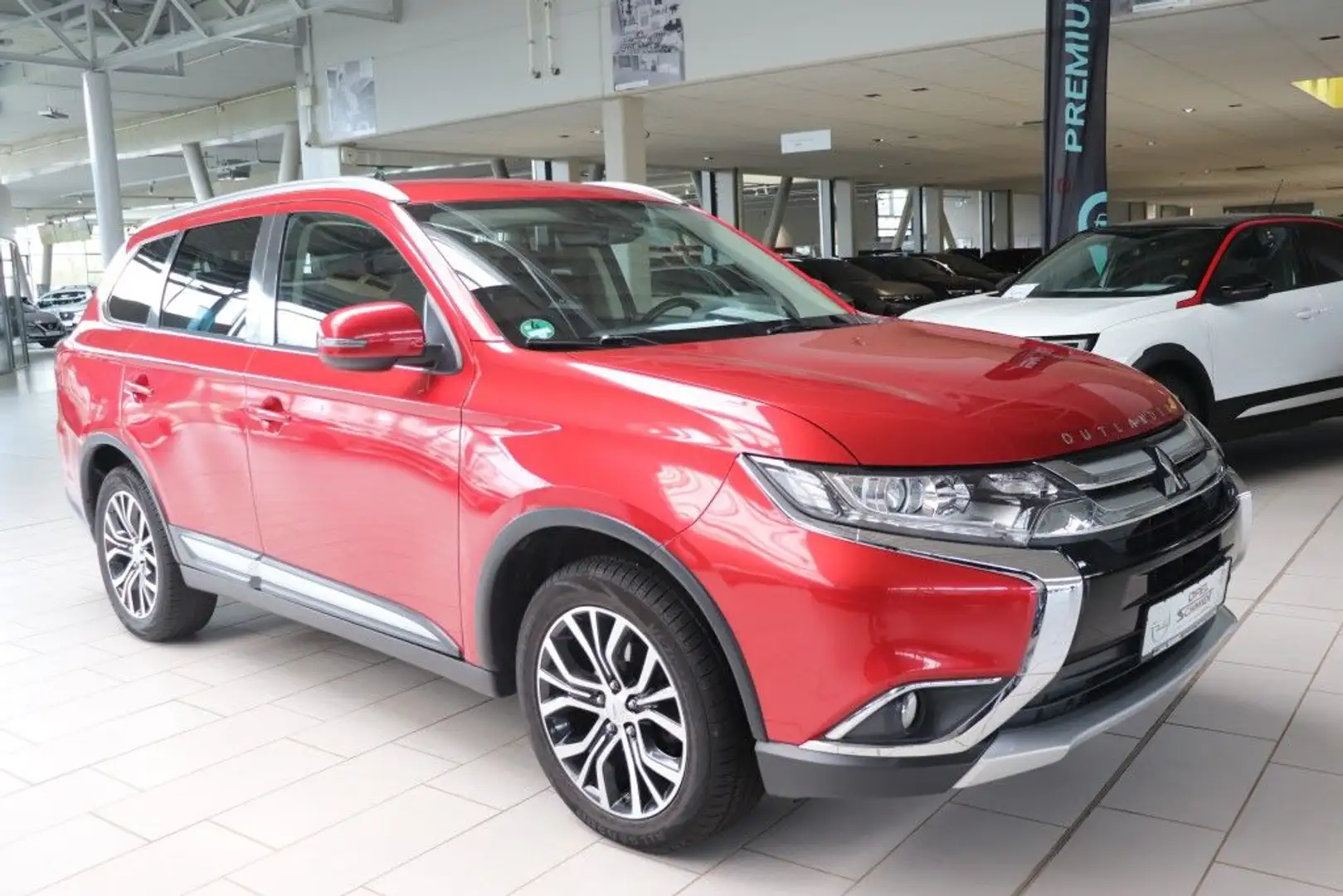 Mitsubishi Outlander 2.0 2WD CVT Edition 100 Rood - 2
