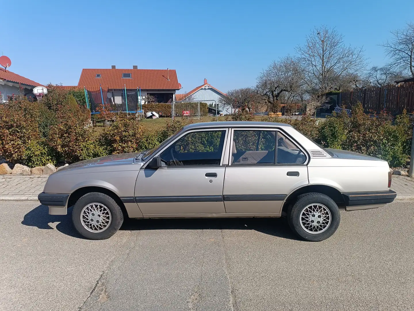 Opel Ascona Ascona c Jubilee 1.8 G Kat TÜV Neu Bronze - 1