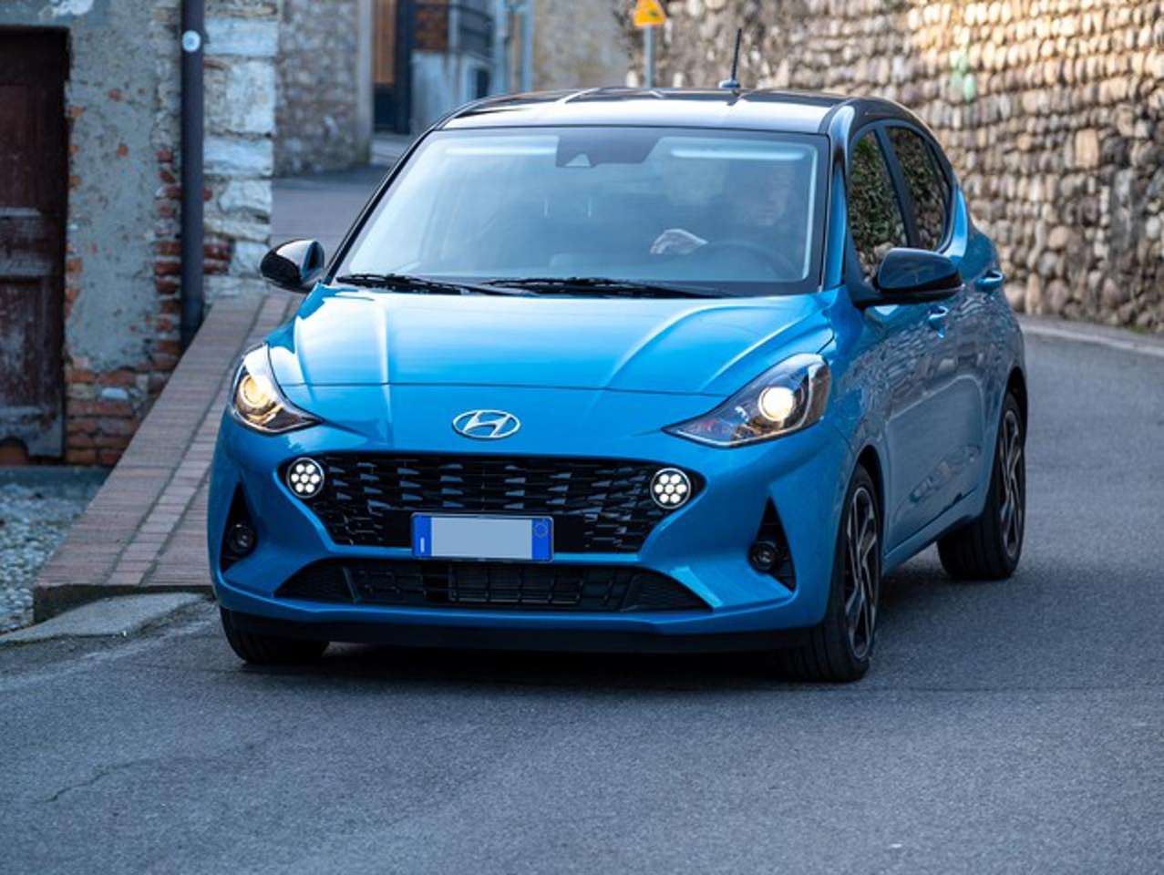 Hyundai i10 1.0 MPI Tech + CONN + COMF