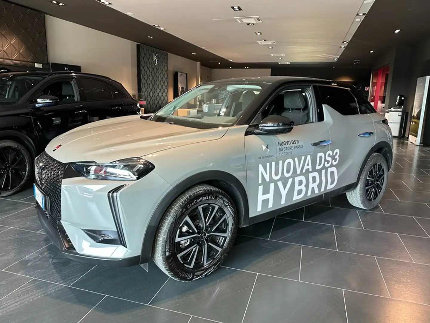 DS Automobiles DS 3 1.2 Hybrid Performance Line Gri - 1