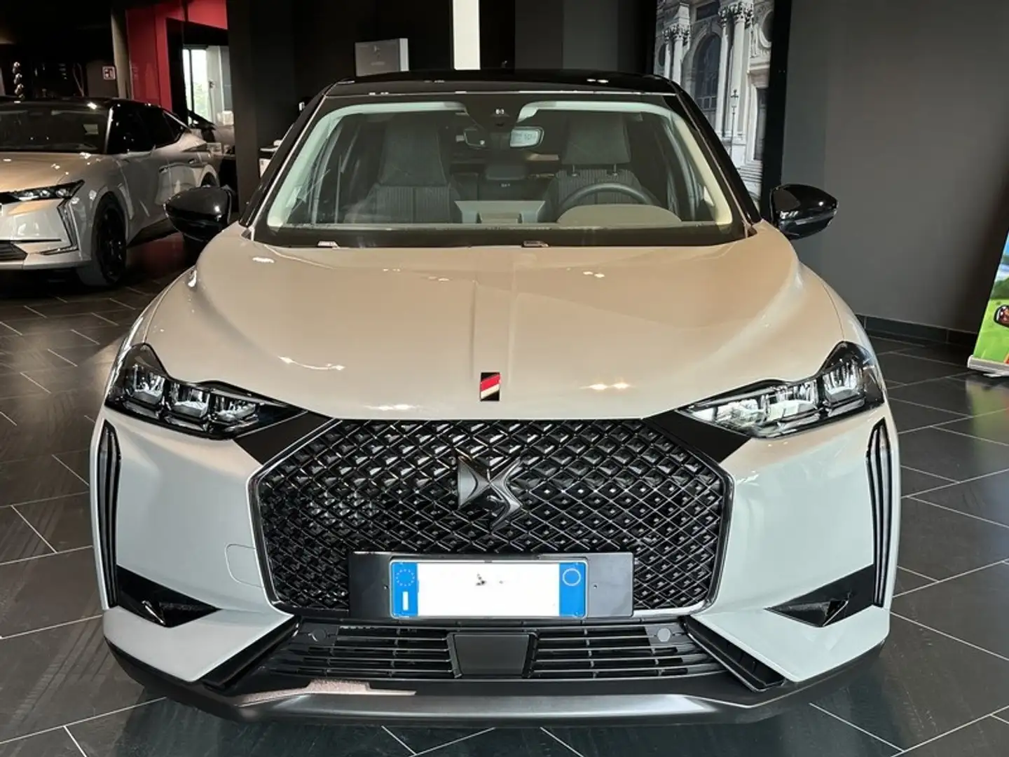 DS Automobiles DS 3 1.2 Hybrid Performance Line Grijs - 2
