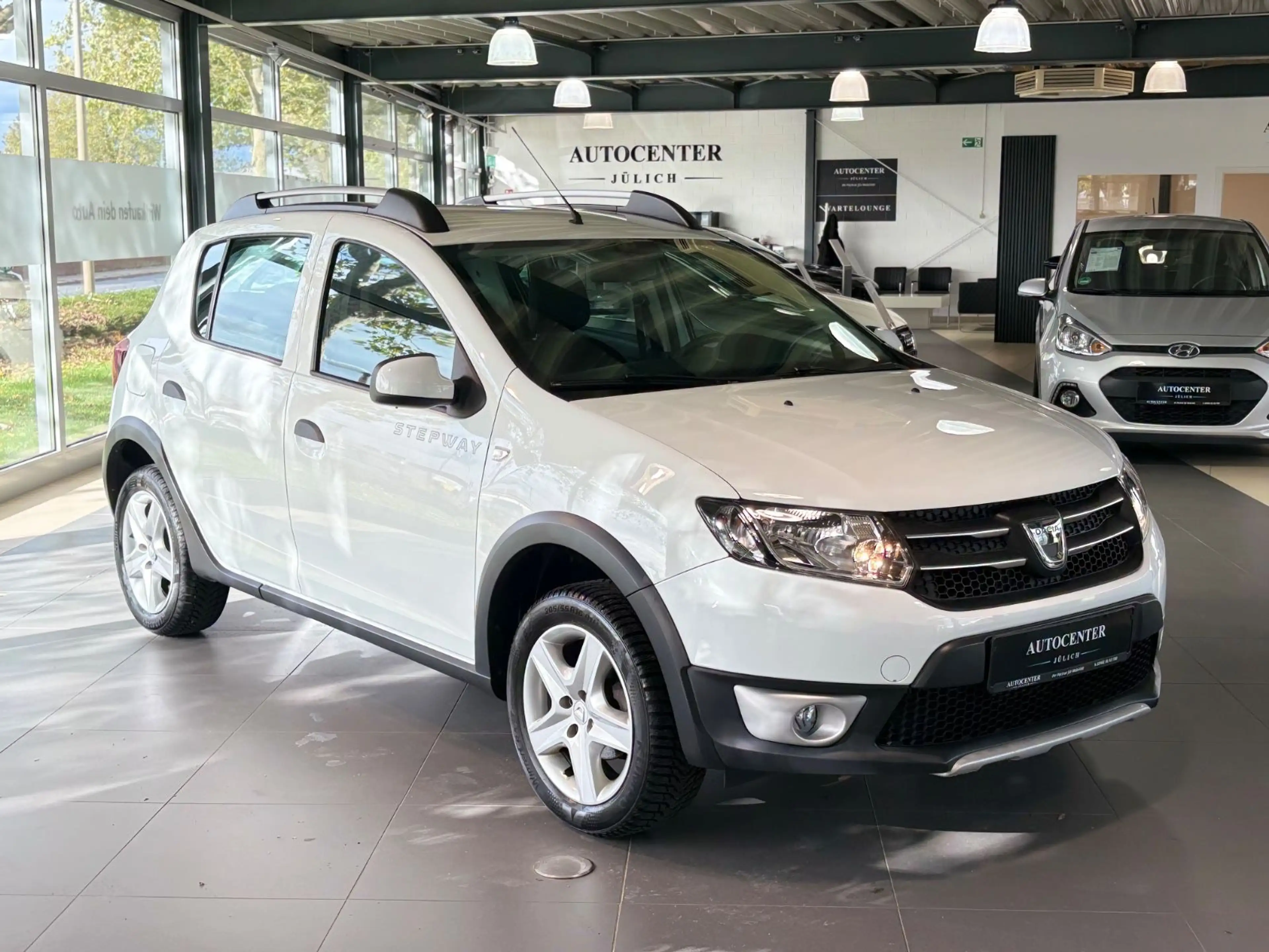 Dacia Sandero II Stepway Prestige*Automatik*Wenig km — photo 4