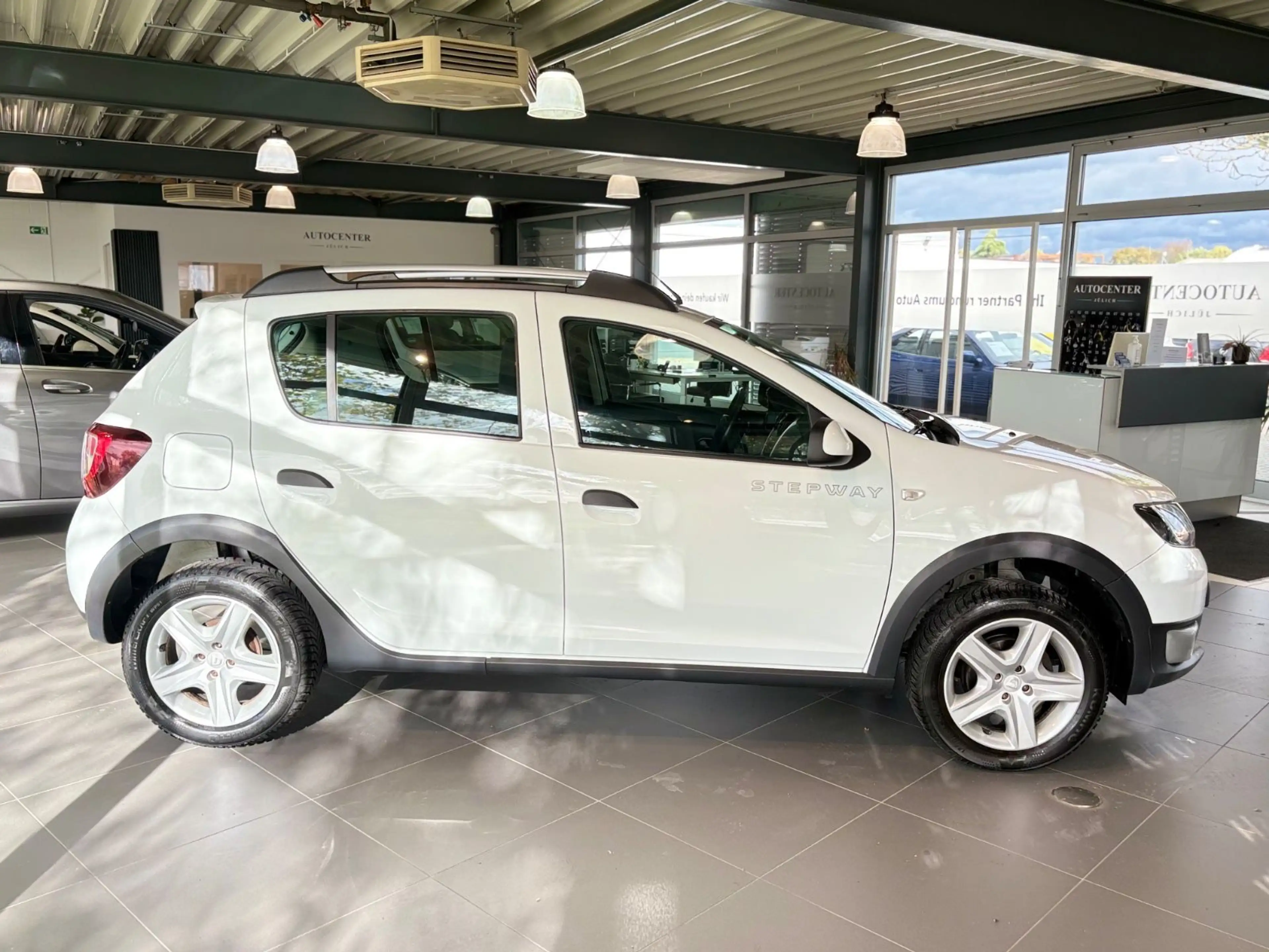 Dacia Sandero II Stepway Prestige*Automatik*Wenig km — photo 5
