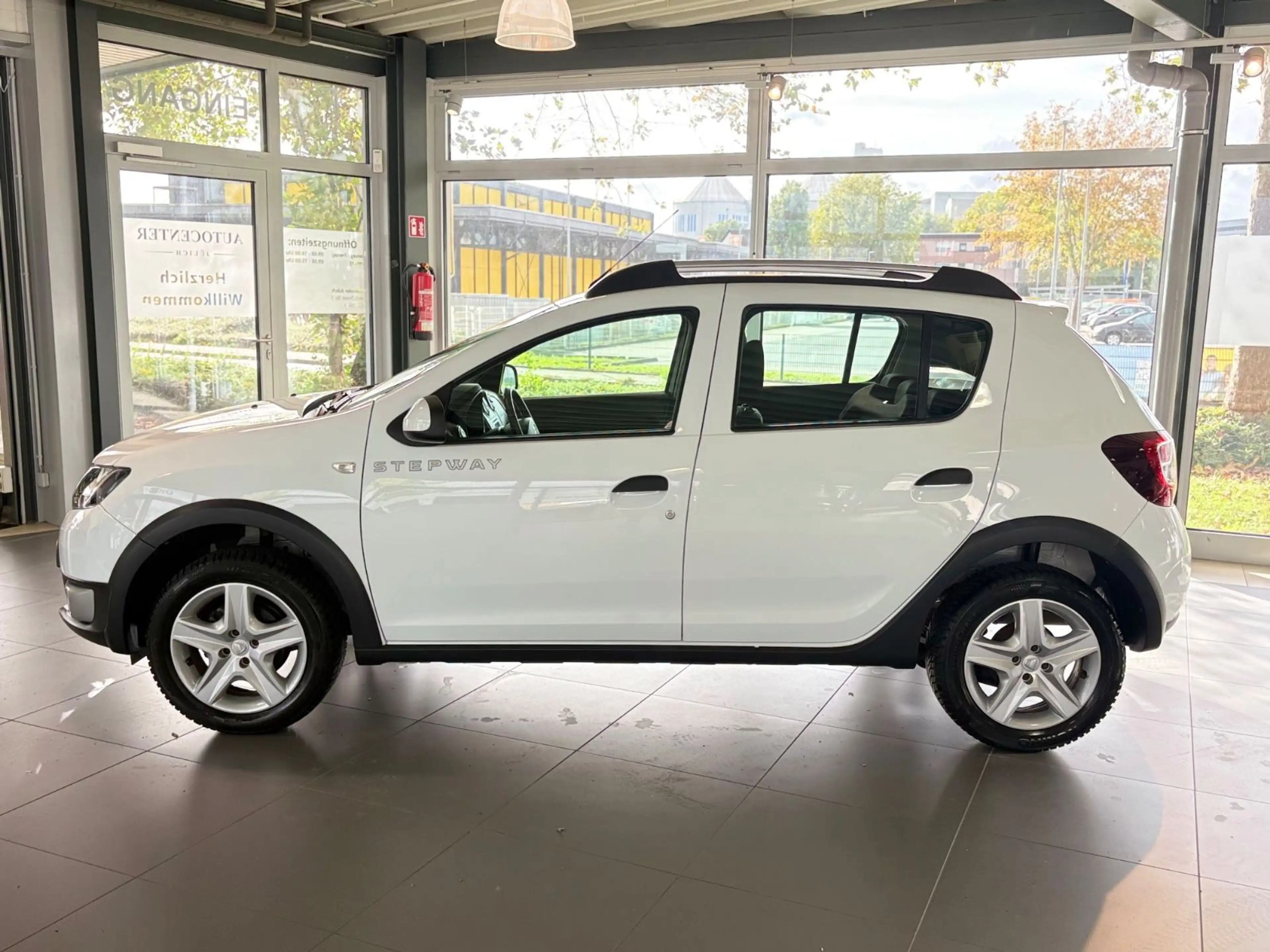 Dacia Sandero II Stepway Prestige*Automatik*Wenig km — photo 8