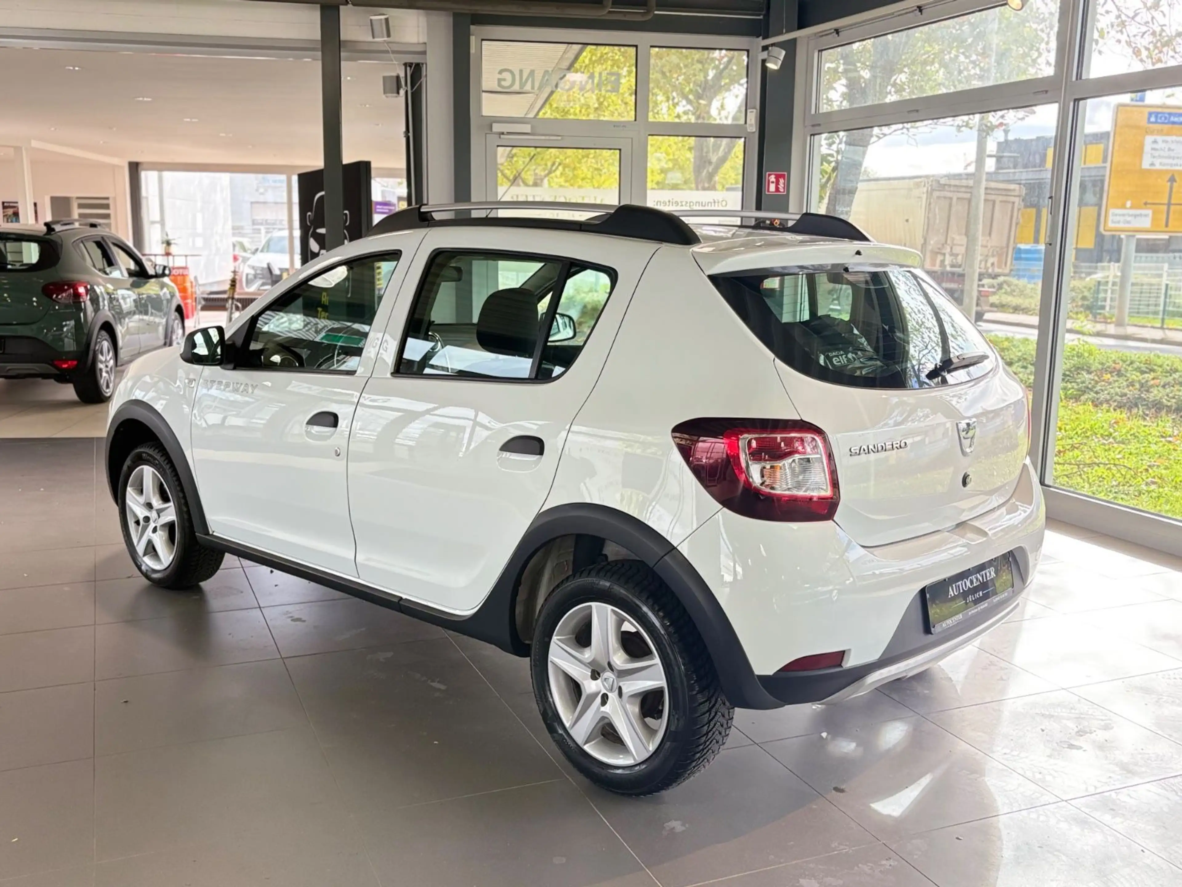Dacia Sandero II Stepway Prestige*Automatik*Wenig km — photo 7