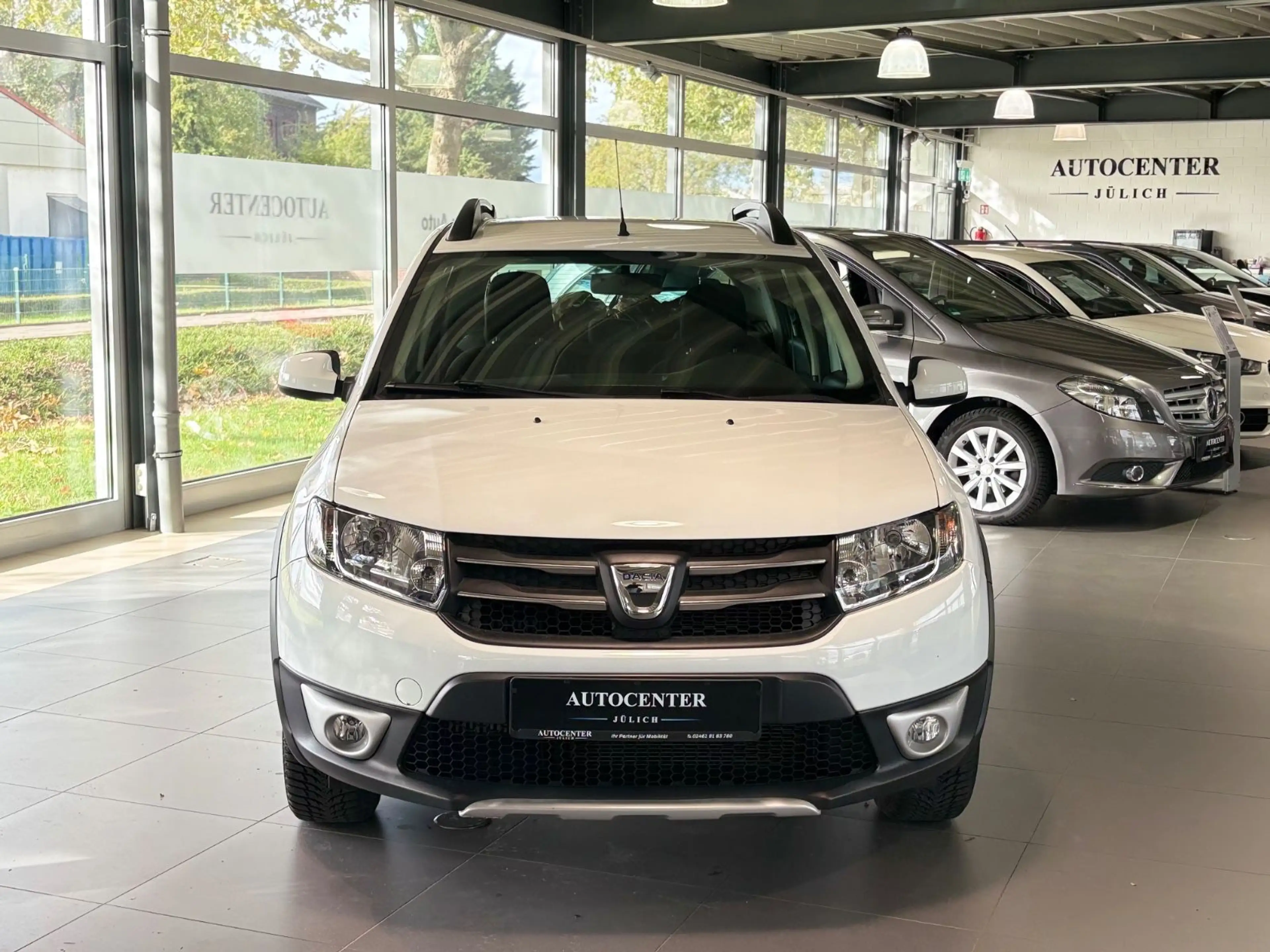 Dacia Sandero II Stepway Prestige*Automatik*Wenig km — photo 2