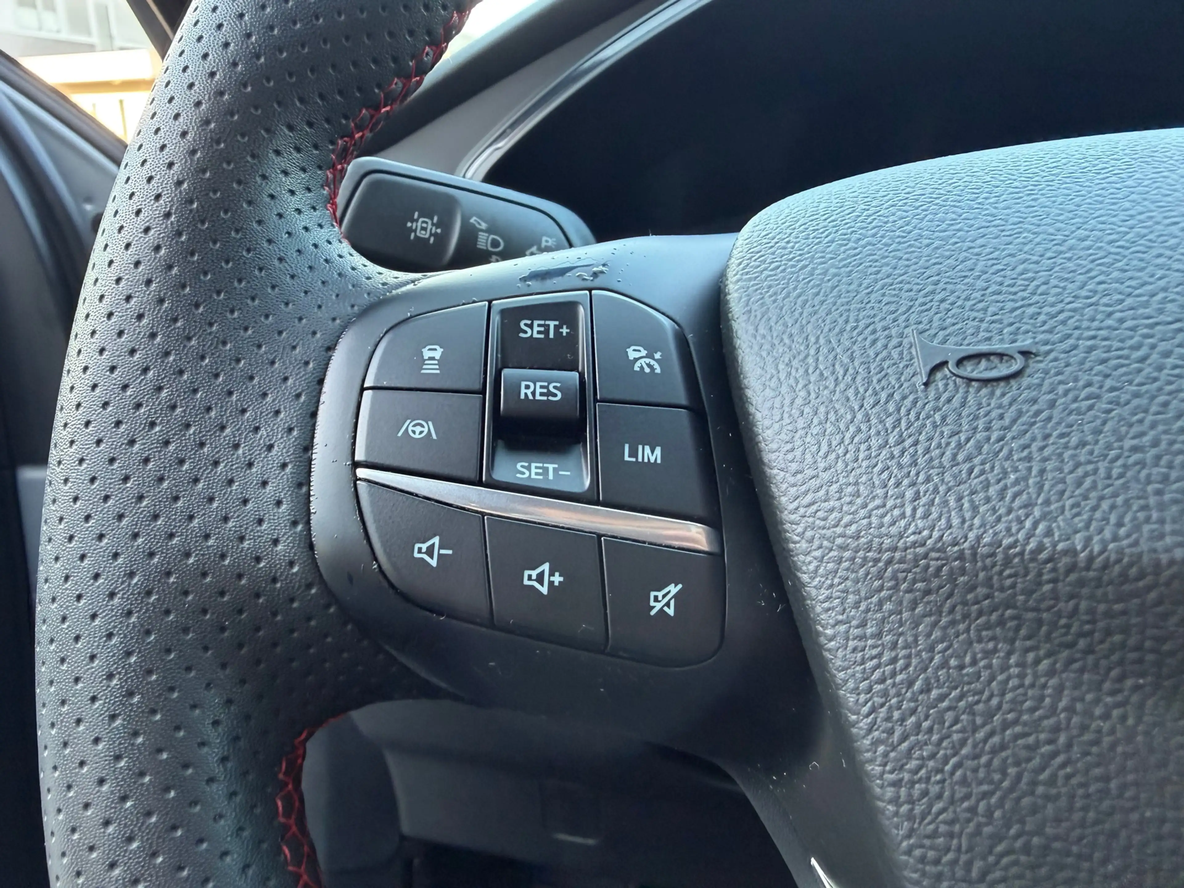 Ford Kuga 2.5 PHEV GRAPHITE TECH EDITION | BLACK-PACK | TREK — photo 39