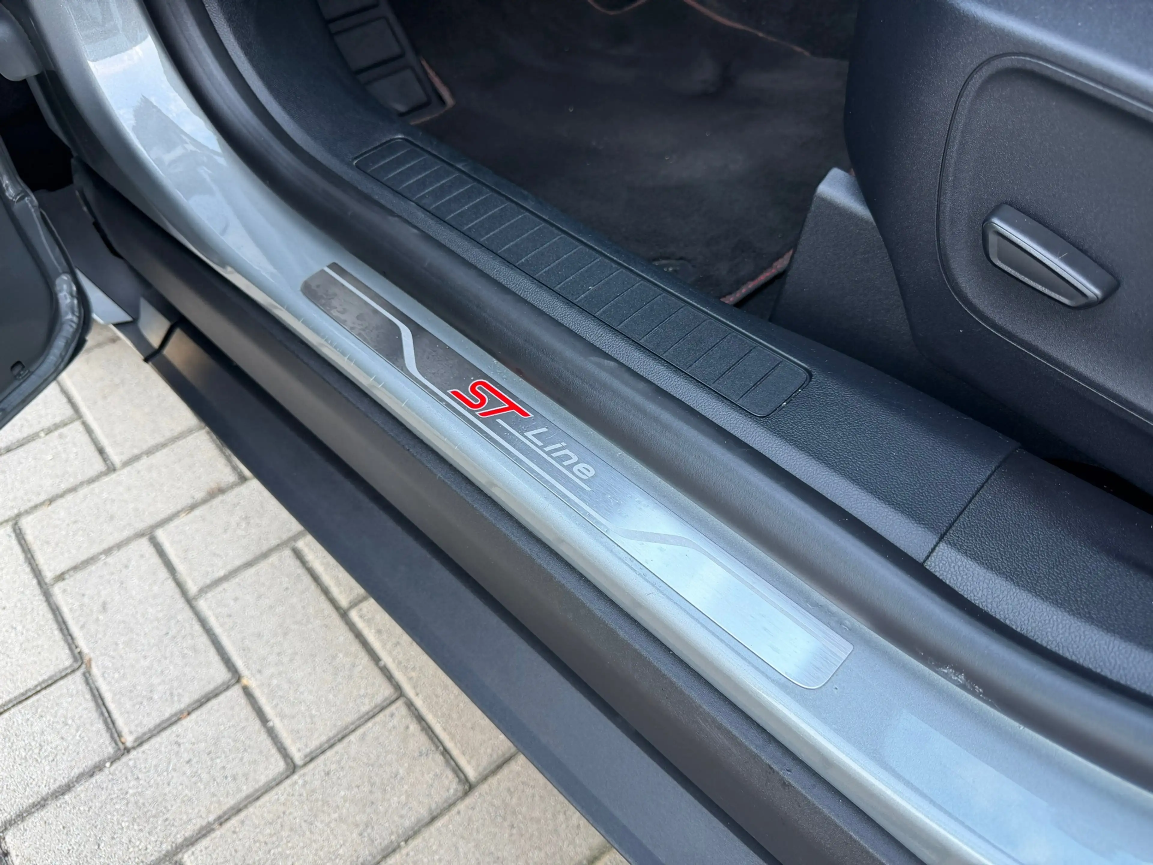 Ford Kuga 2.5 PHEV GRAPHITE TECH EDITION | BLACK-PACK | TREK — photo 35