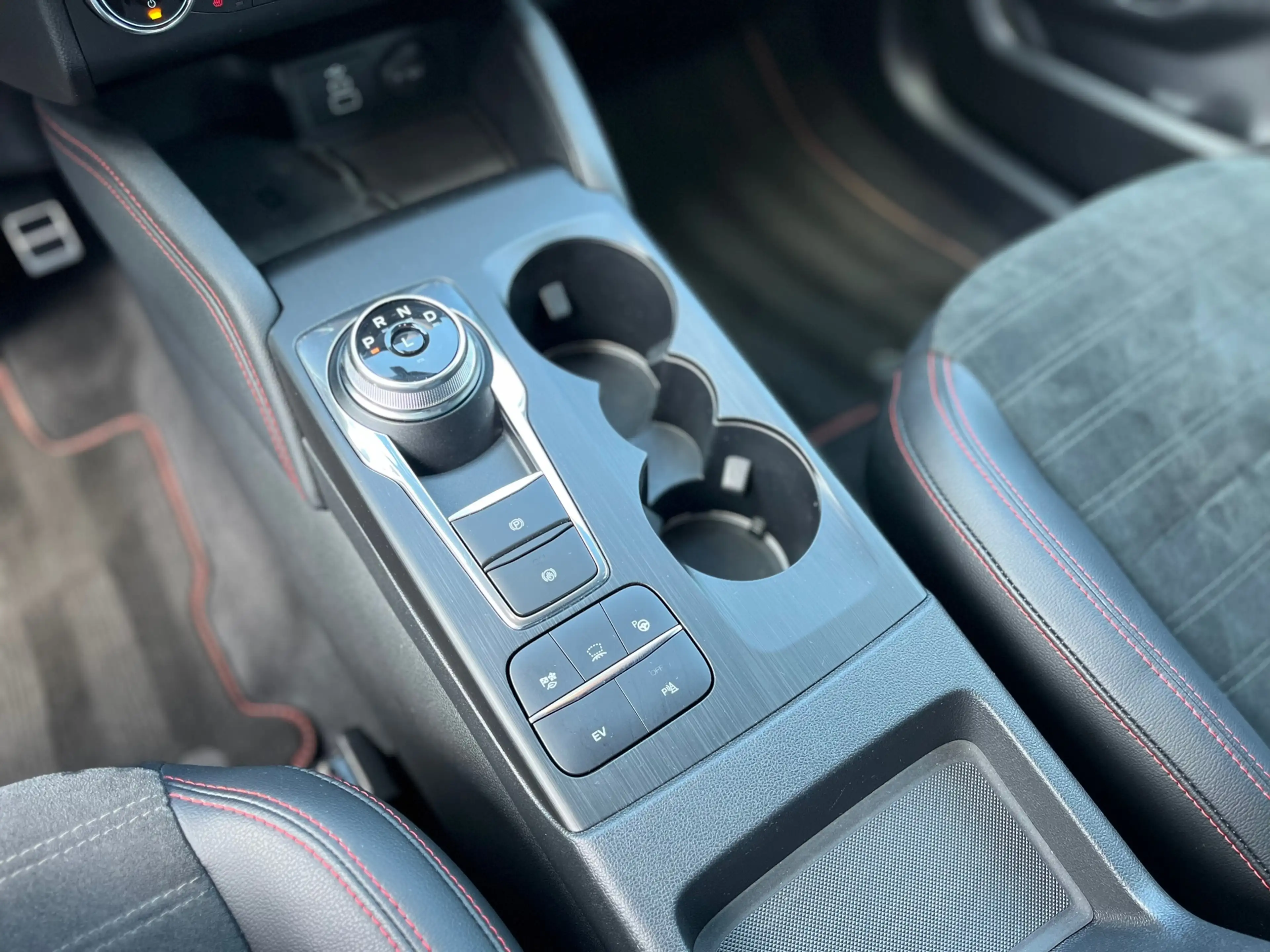 Ford Kuga 2.5 PHEV GRAPHITE TECH EDITION | BLACK-PACK | TREK — photo 10