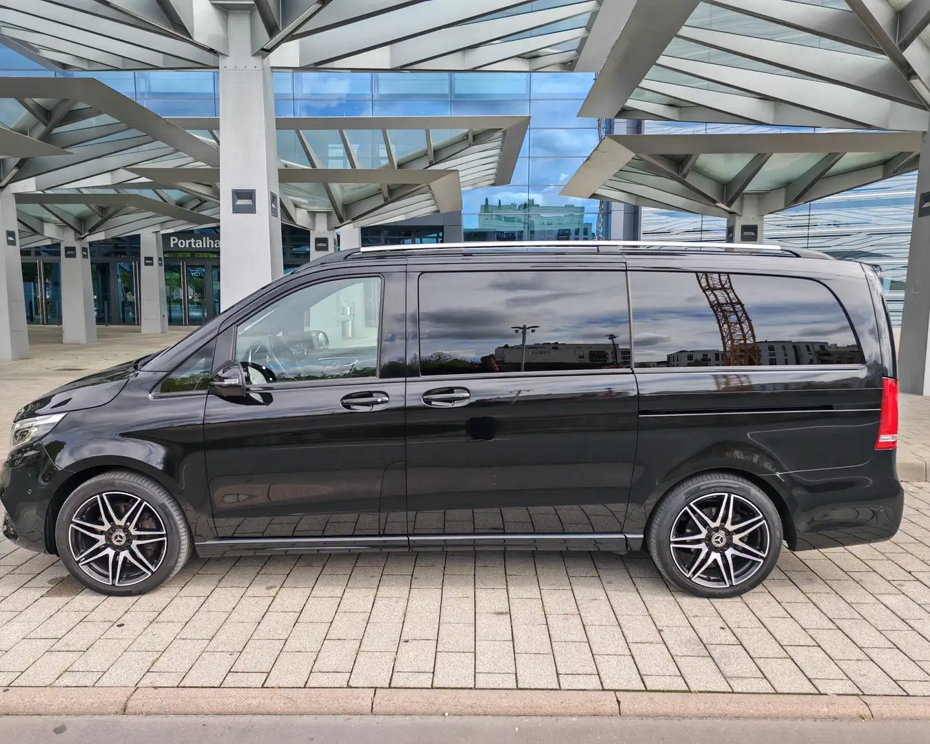 Mercedes-Benz V 300 V 300 d lang 4Matic/AMG-Line/Panorama Noir - 1