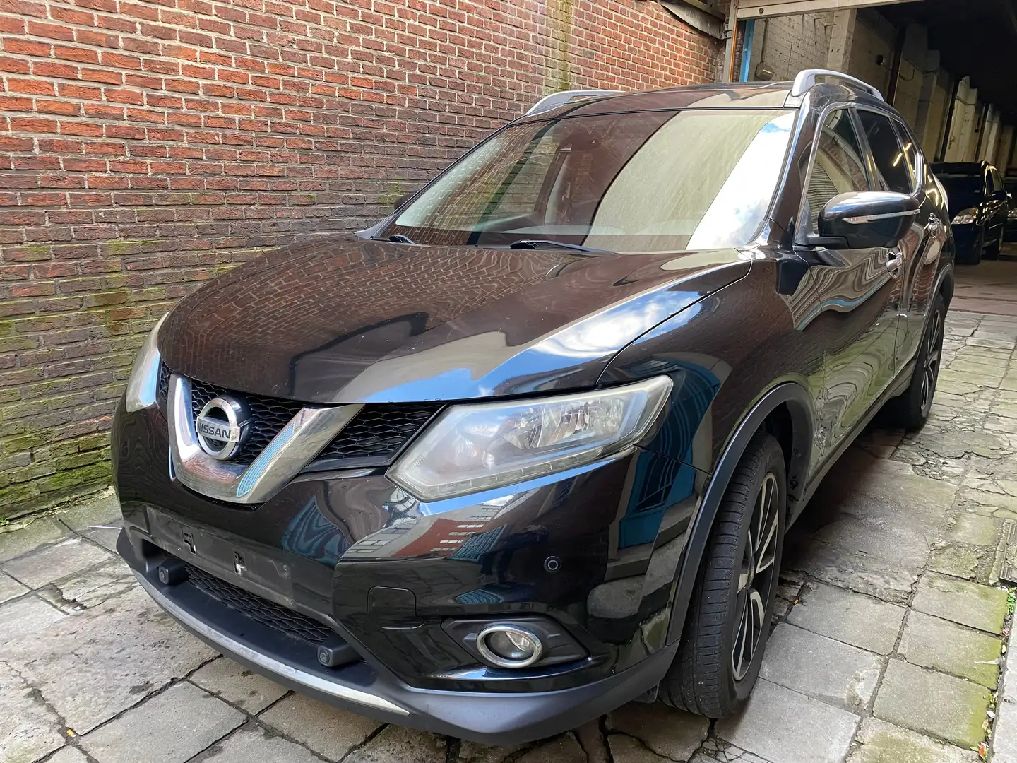 Nissan X-Trail 1.6 dCi 2WD Connect Edition Zwart - 1