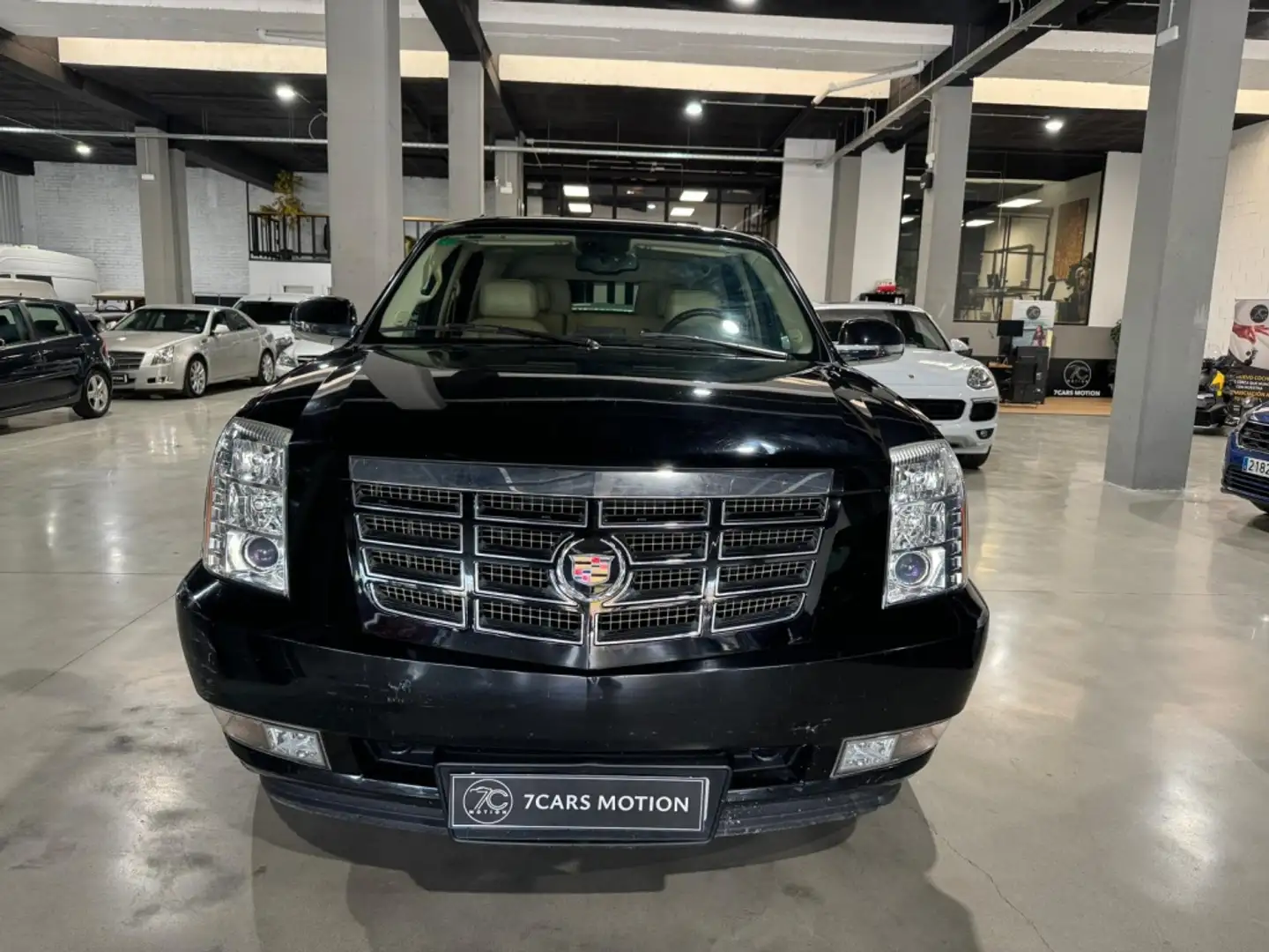 Cadillac Escalade 6.2 V8 Sport Luxury Aut. Zwart - 2