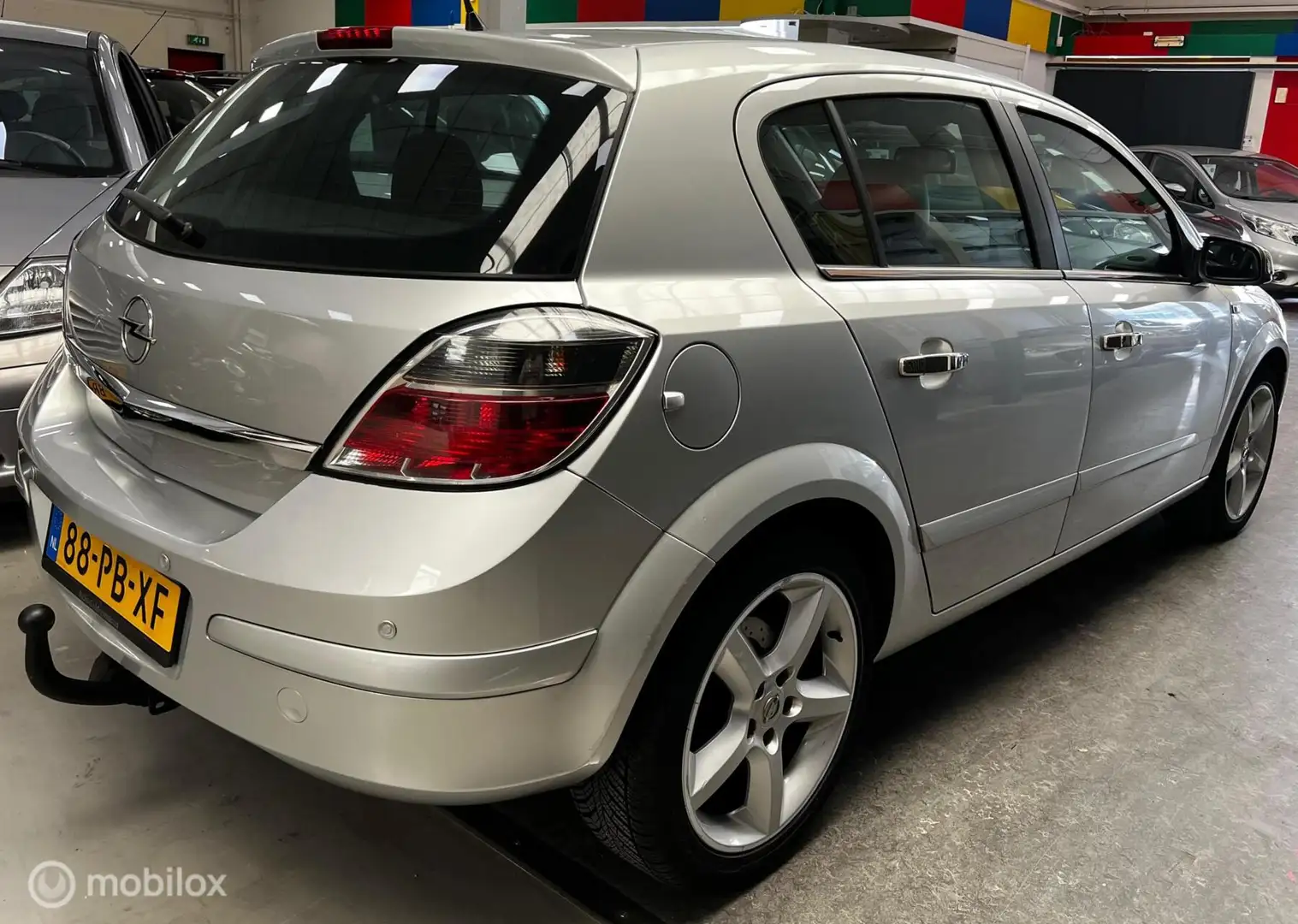 Opel Astra 1.8 Cosmo NAP / Trekhaak / Airco Grigio - 2