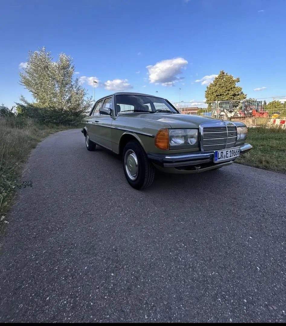 Mercedes-Benz E 200 Mercedes Benz W123D E200D Oldtimer H-Kennzeichen Grün - 2