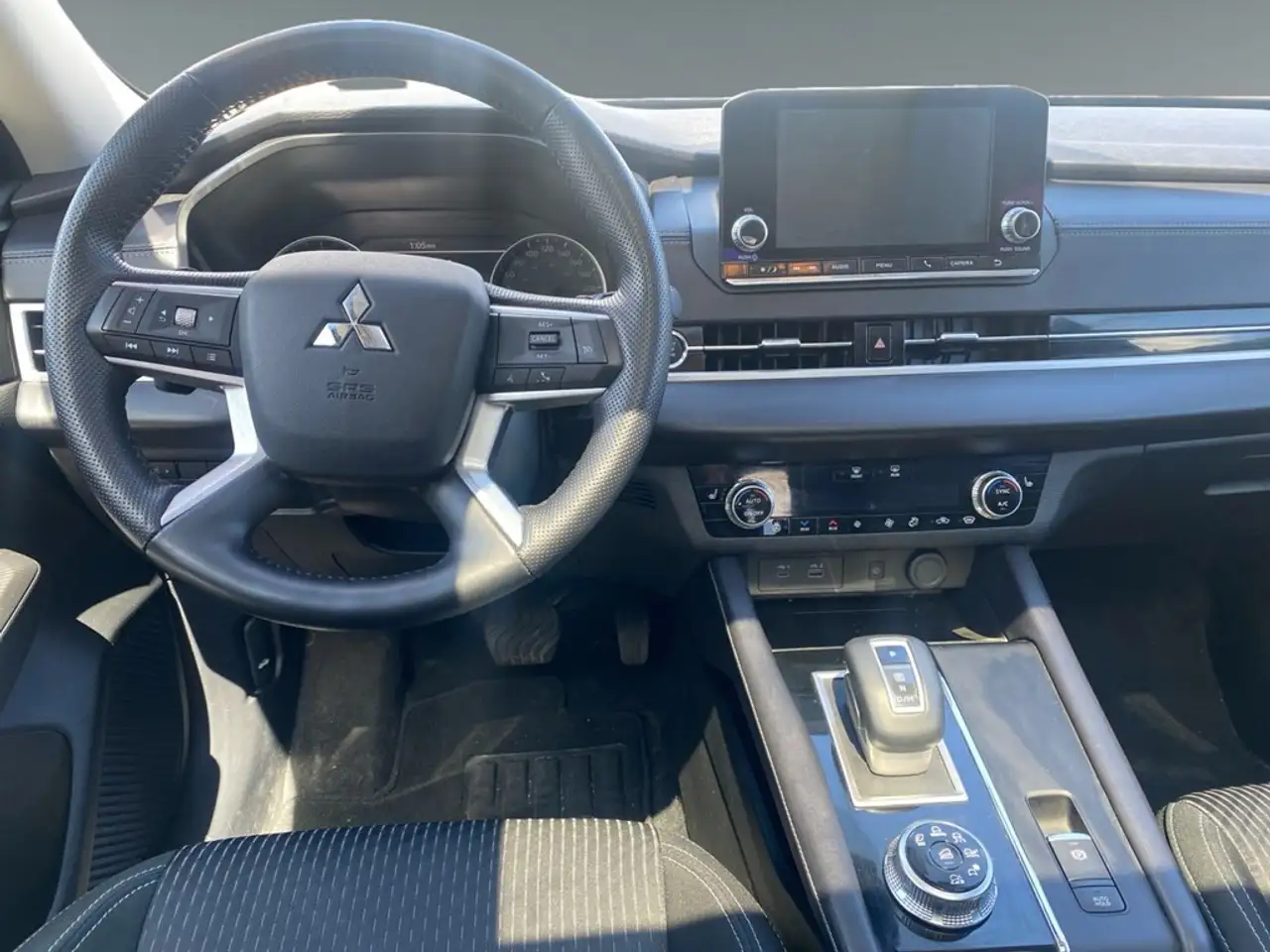 Mitsubishi Outlander снимка Mitsubishi Outlander