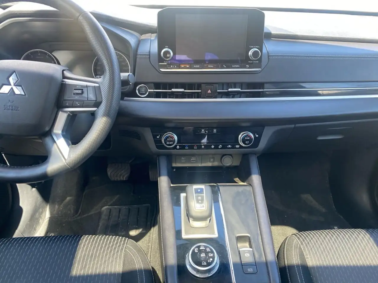 Mitsubishi Outlander снимка Mitsubishi Outlander