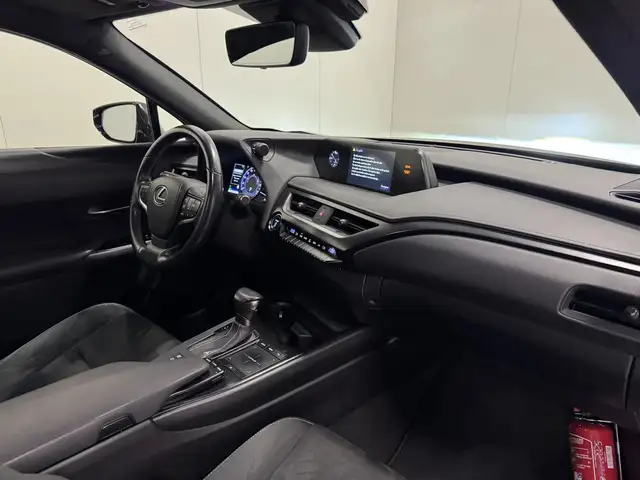 Lexus UX view 12