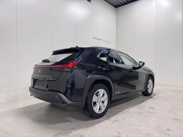 Lexus UX view 3