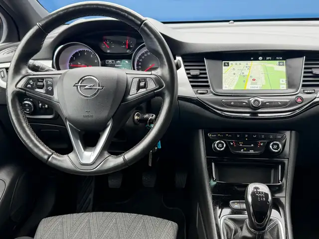 Opel Astra view 4