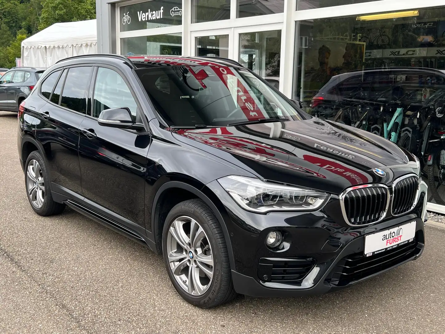 BMW X1 2.0 xDrive 18 d  Automatik Sport Line NAVI-LED Schwarz - 2