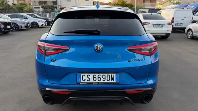 Alfa Romeo Stelvio view 8