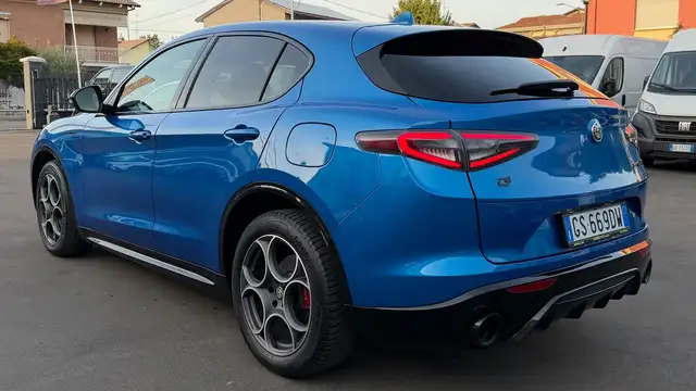 Alfa Romeo Stelvio view 7