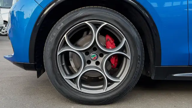 Alfa Romeo Stelvio view 6
