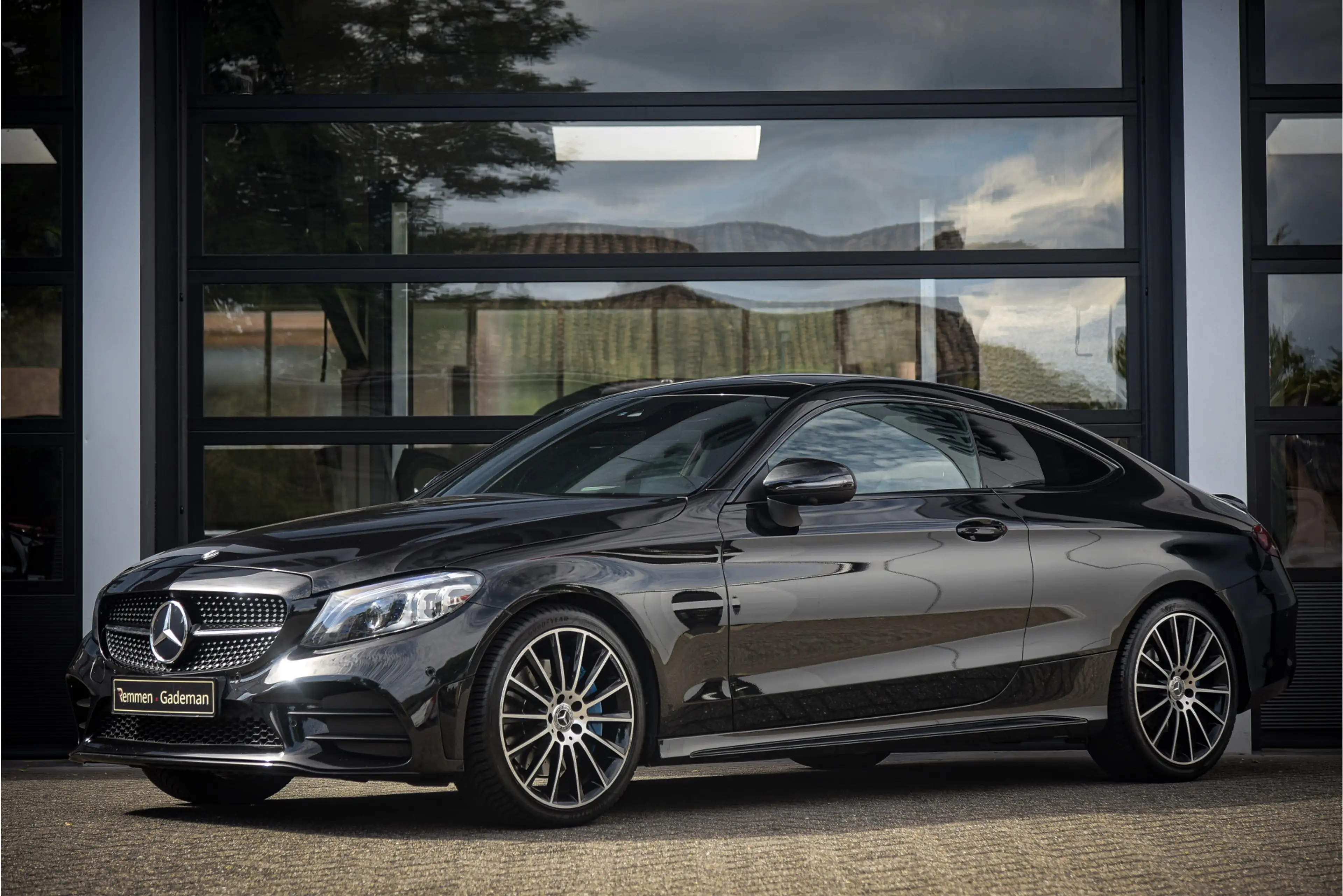 Mercedes-Benz C 300 Coupé AMG Line * Premium Plus Pack — photo 2