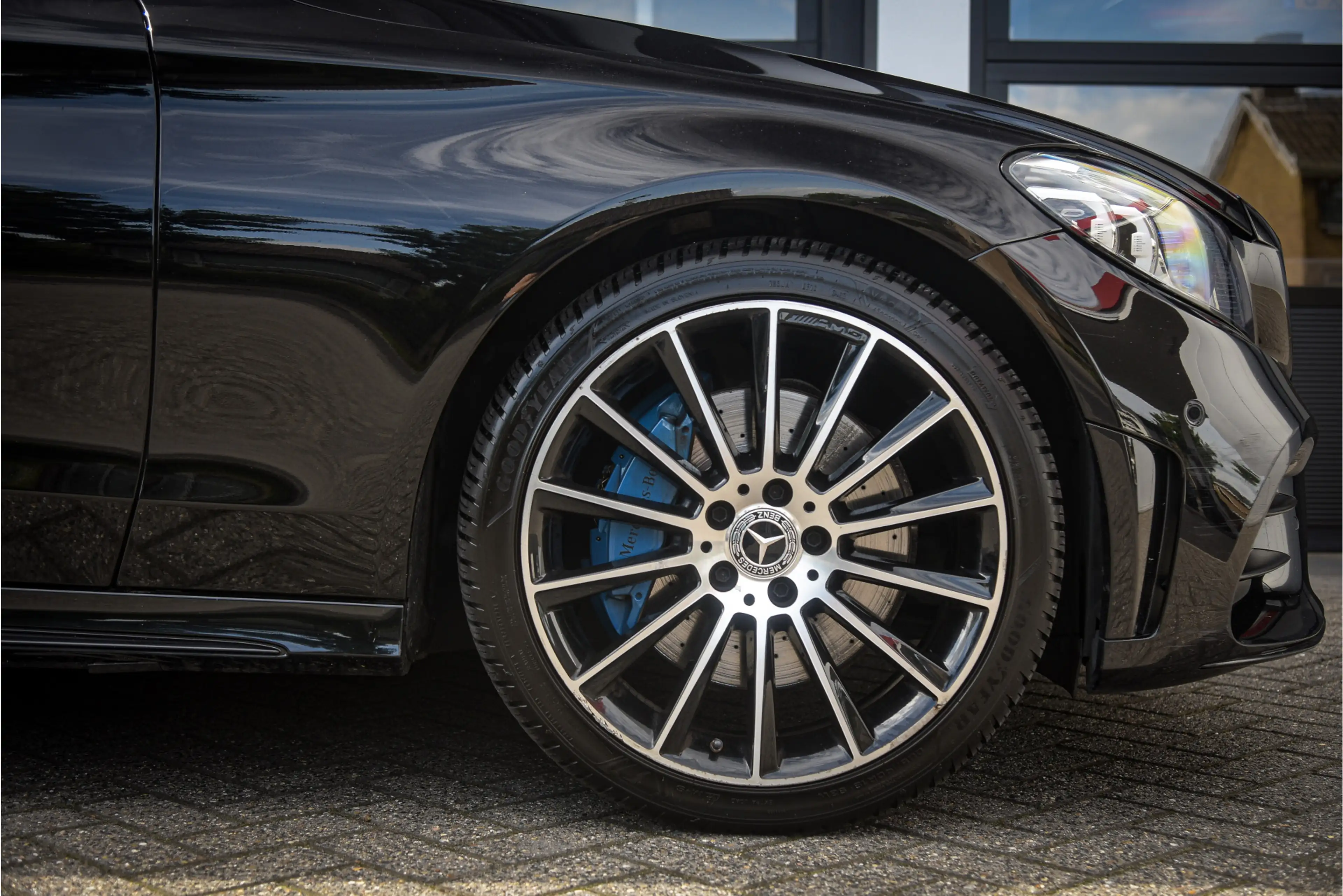 Mercedes-Benz C 300 Coupé AMG Line * Premium Plus Pack — photo 5