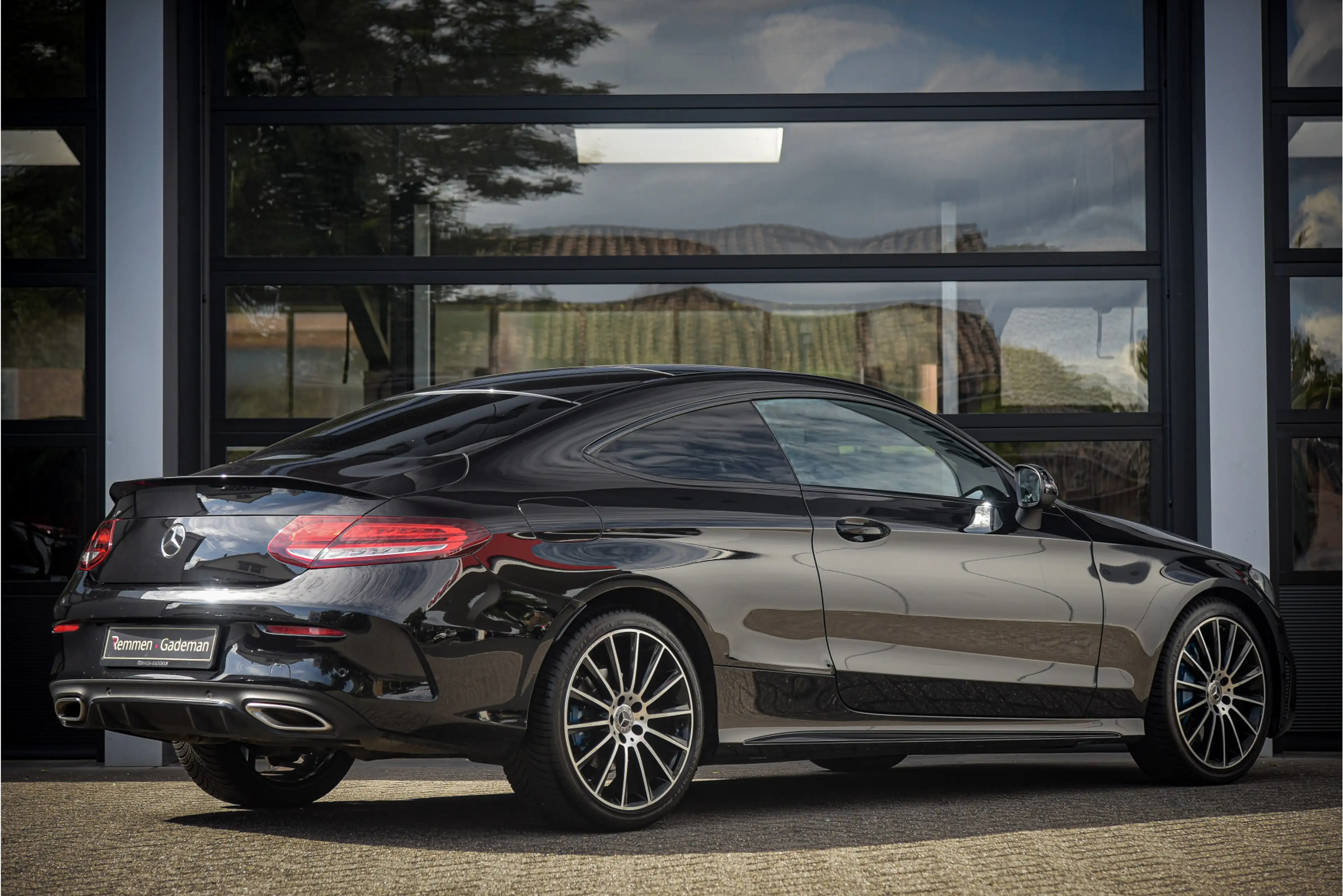 Mercedes-Benz C 300 Coupé AMG Line * Premium Plus Pack — photo 4