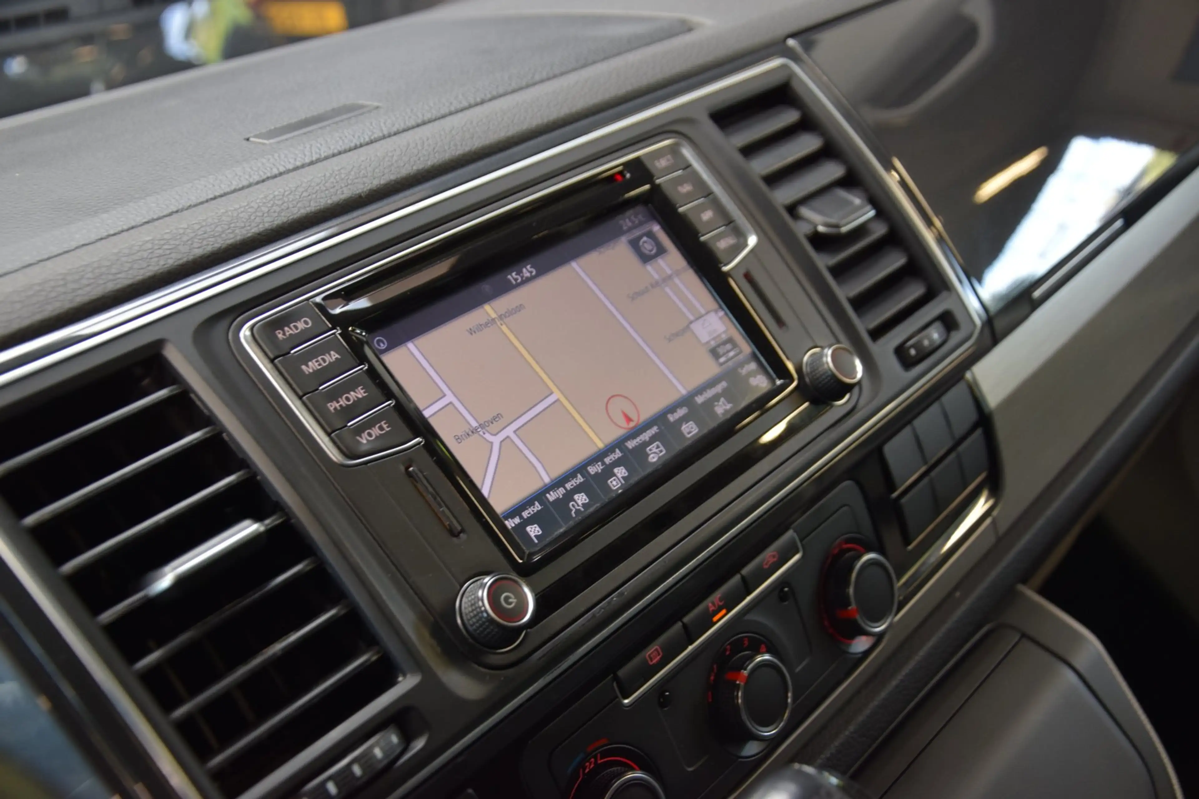 Volkswagen Transporter 2.0 TDI L2H1 DC Highline Navi|Leder|ACC|1e Eig|2x — photo 12