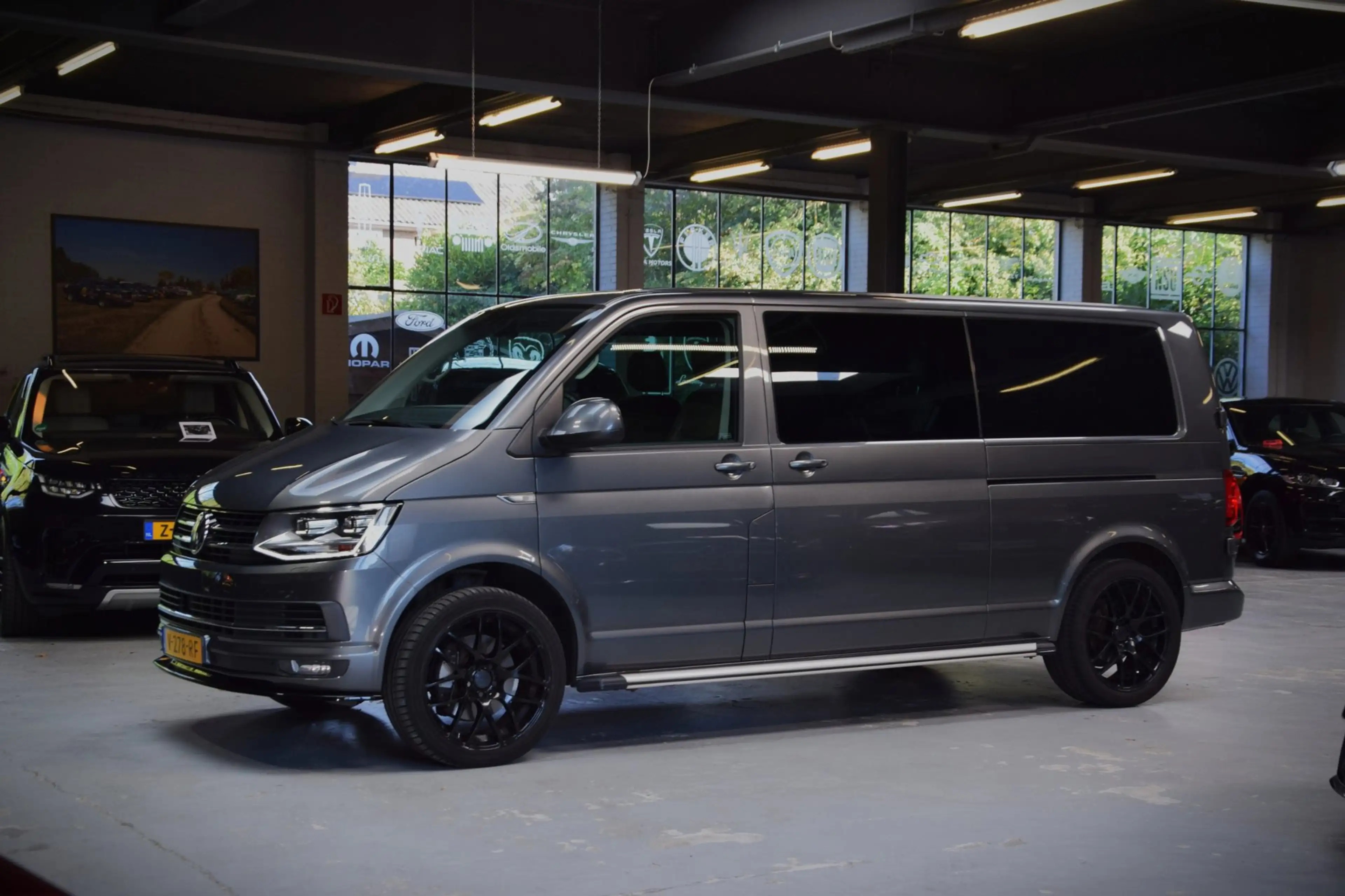 Volkswagen Transporter 2.0 TDI L2H1 DC Highline Navi|Leder|ACC|1e Eig|2x — photo 5