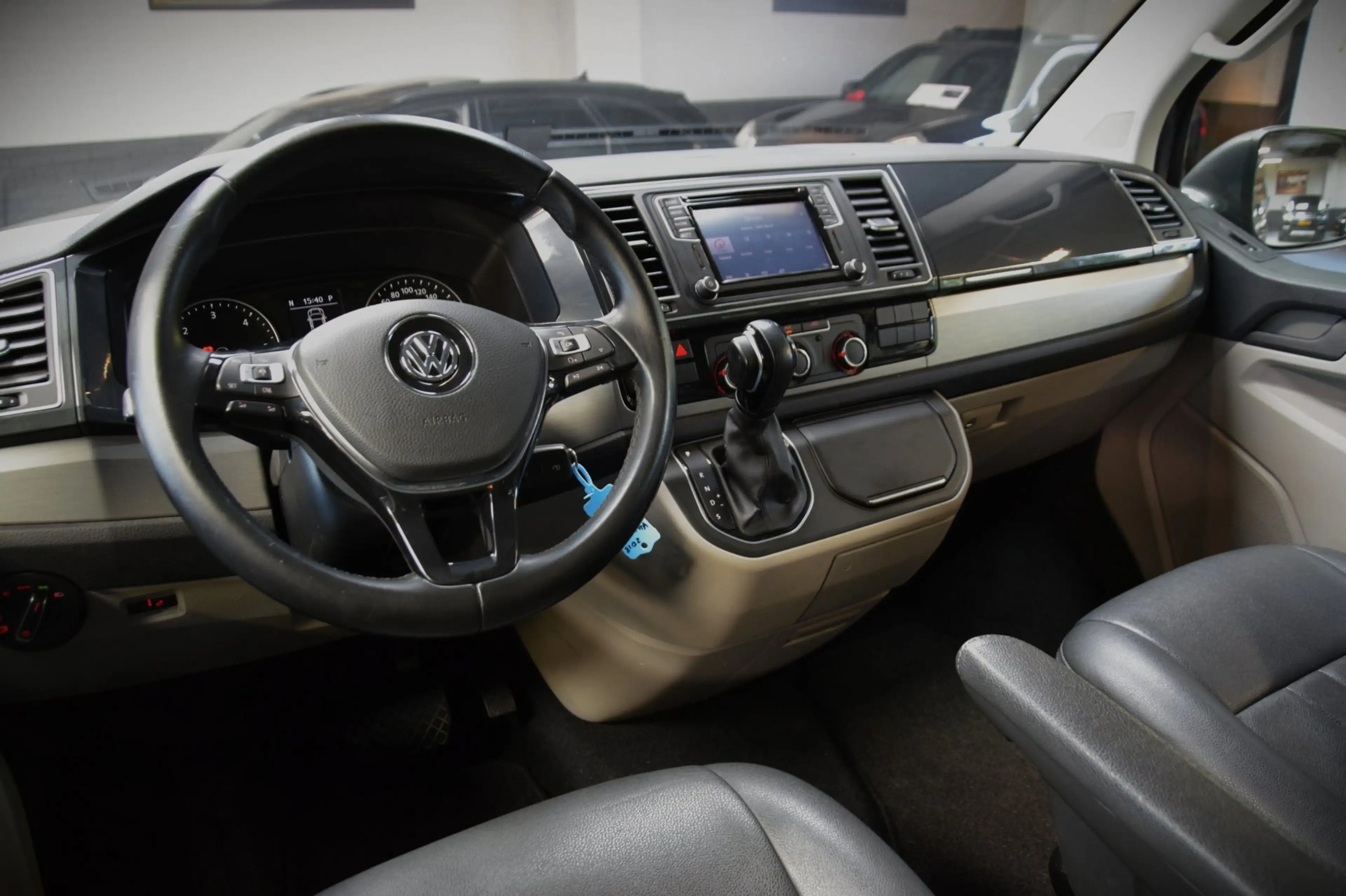 Volkswagen Transporter 2.0 TDI L2H1 DC Highline Navi|Leder|ACC|1e Eig|2x — photo 3