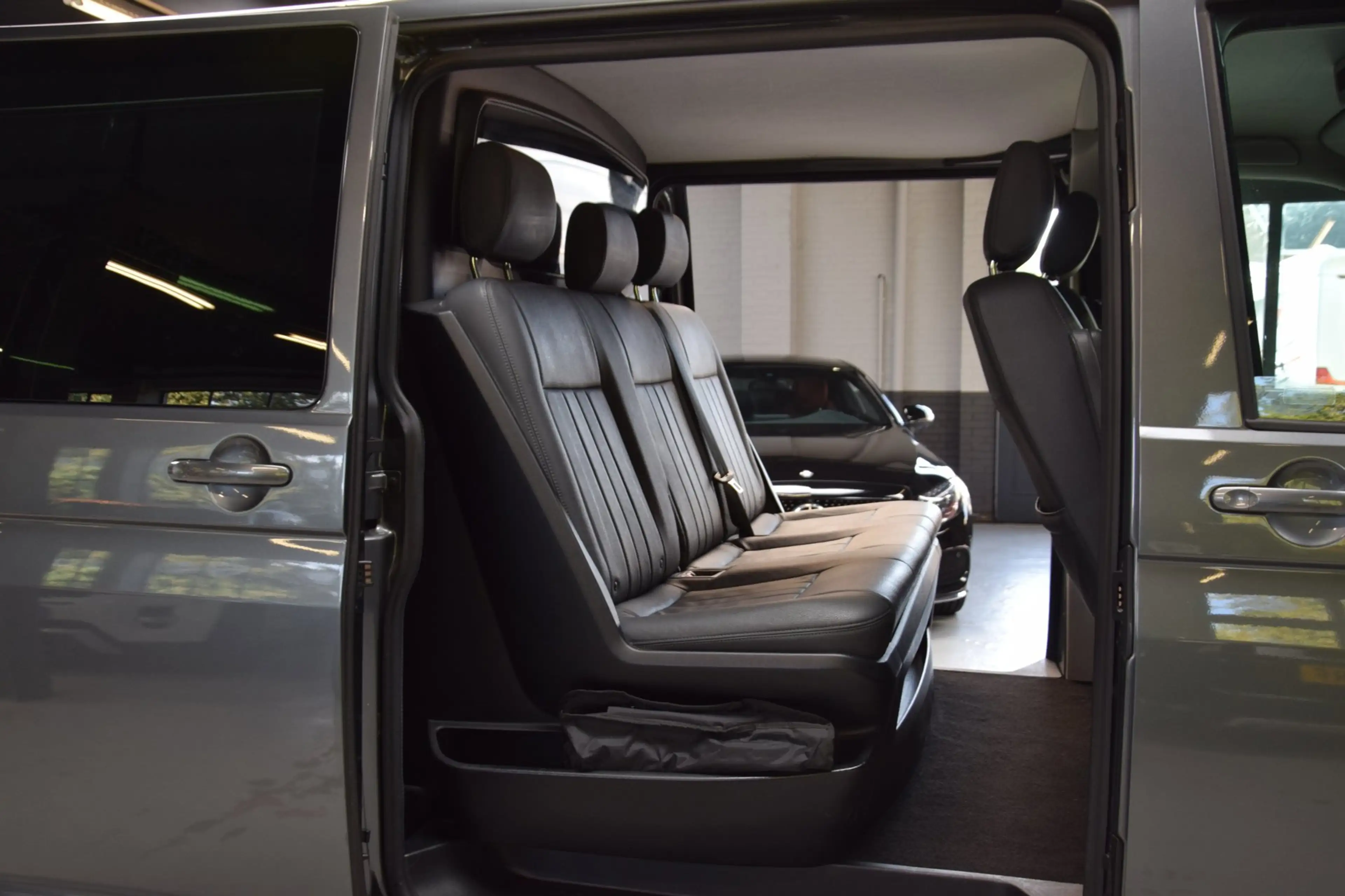 Volkswagen Transporter 2.0 TDI L2H1 DC Highline Navi|Leder|ACC|1e Eig|2x — photo 4