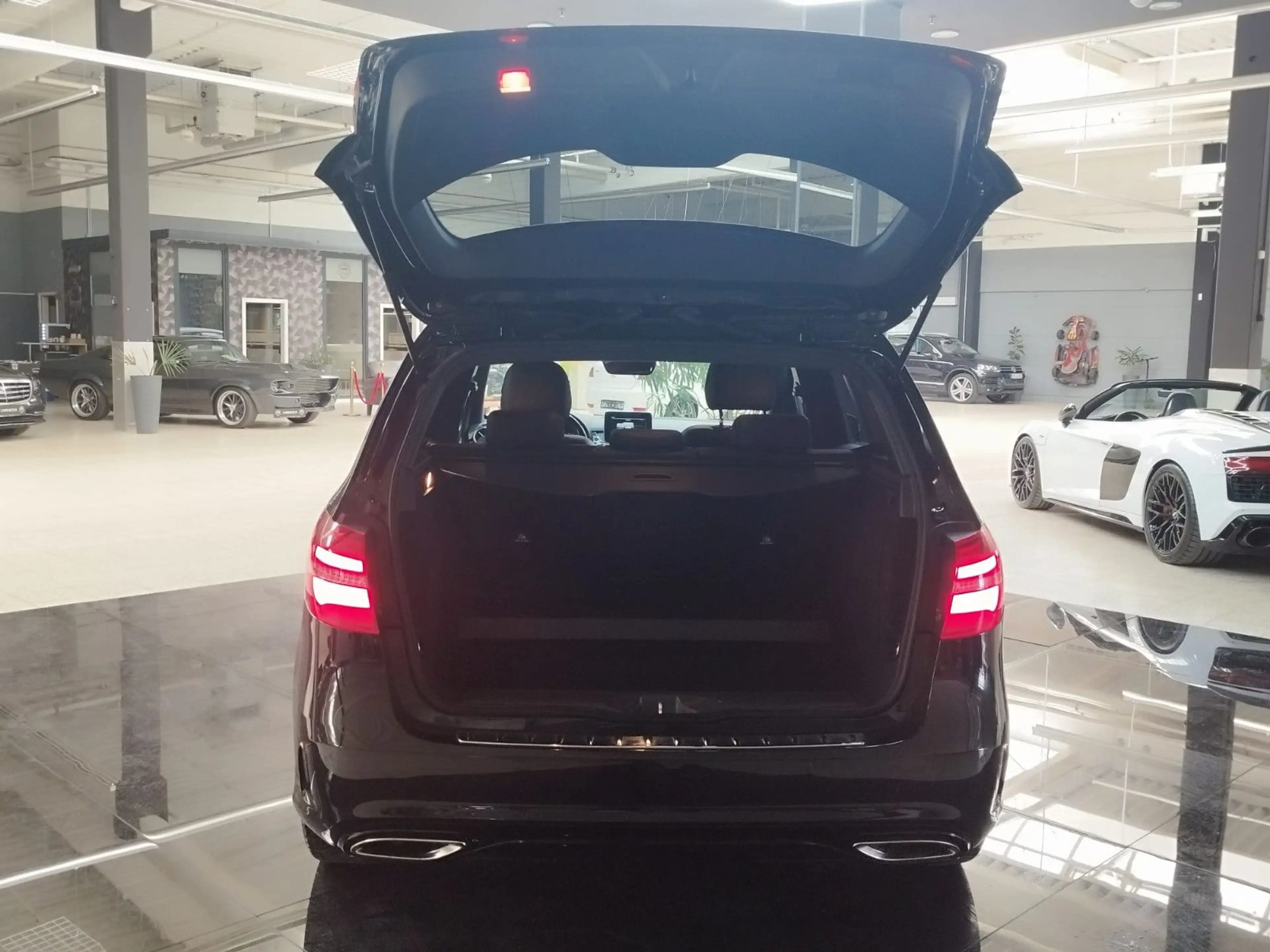 Mercedes-Benz B 220 B AMG.LINE — photo 10