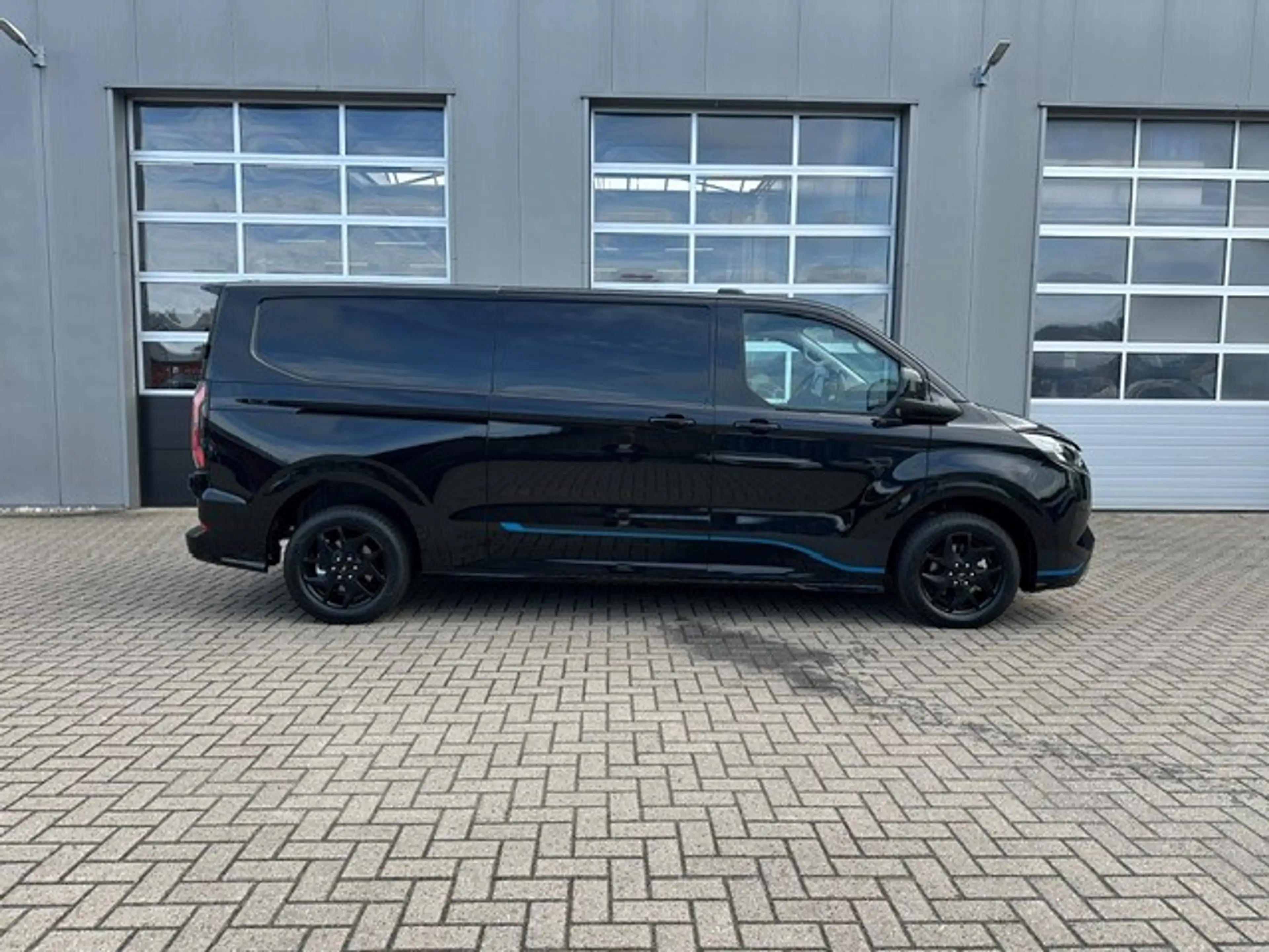 Ford E-Transit Cust. 340 L2H1 Custom Sport 4WD 71 kWh  285pk/Aga — photo 7