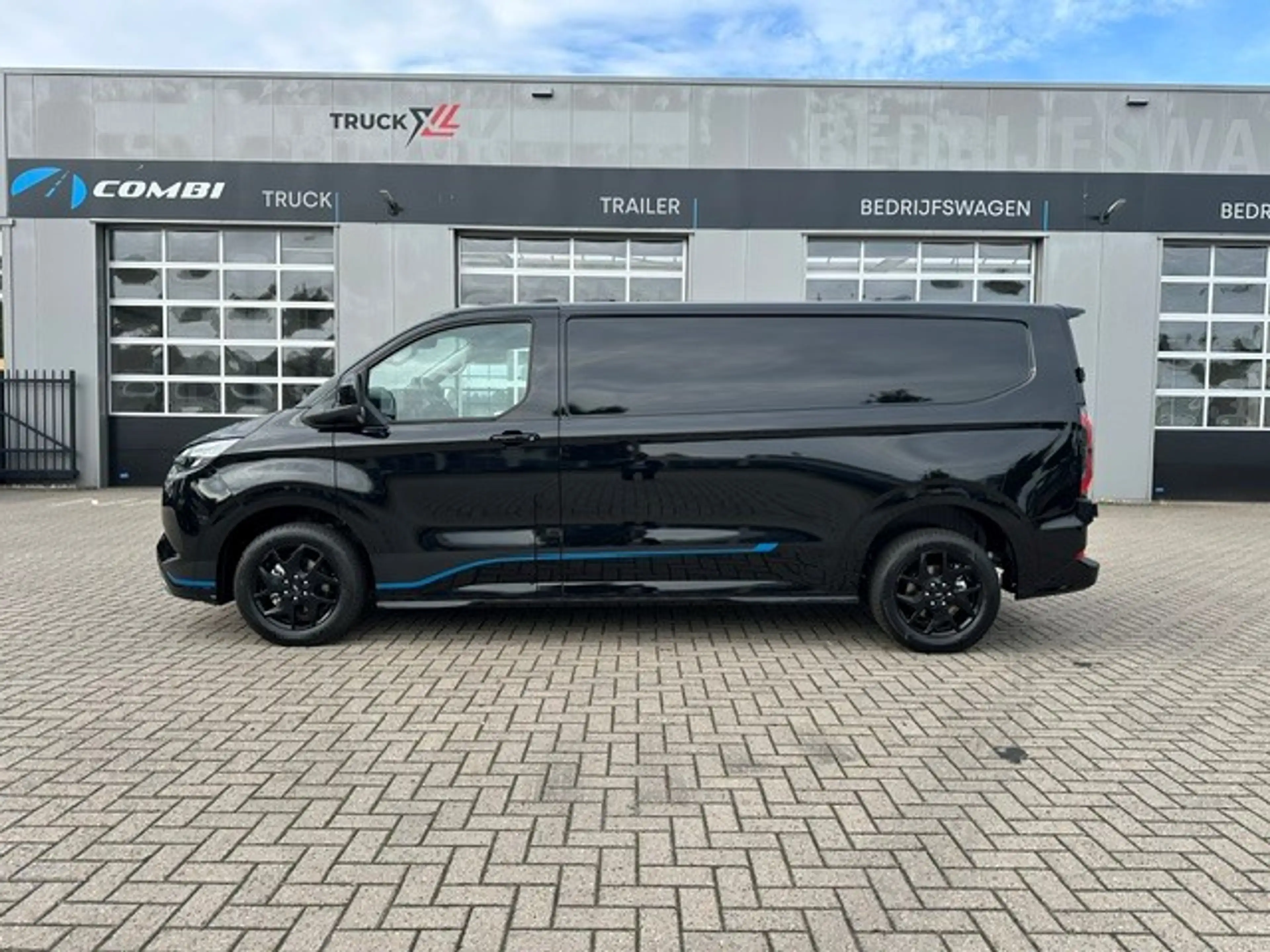 Ford E-Transit Cust. 340 L2H1 Custom Sport 4WD 71 kWh  285pk/Aga — photo 9
