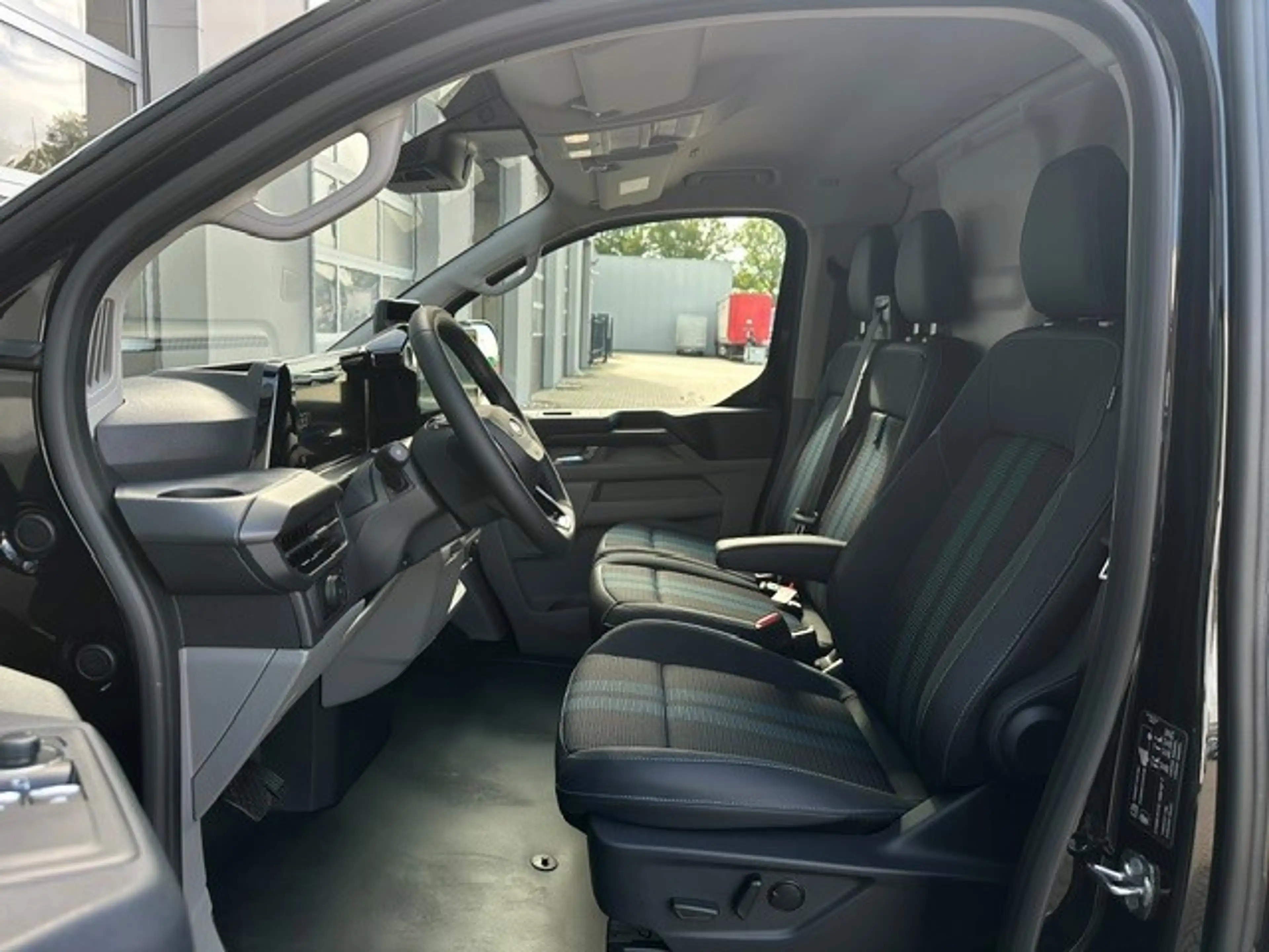 Ford E-Transit Cust. 340 L2H1 Custom Sport 4WD 71 kWh  285pk/Aga — photo 2