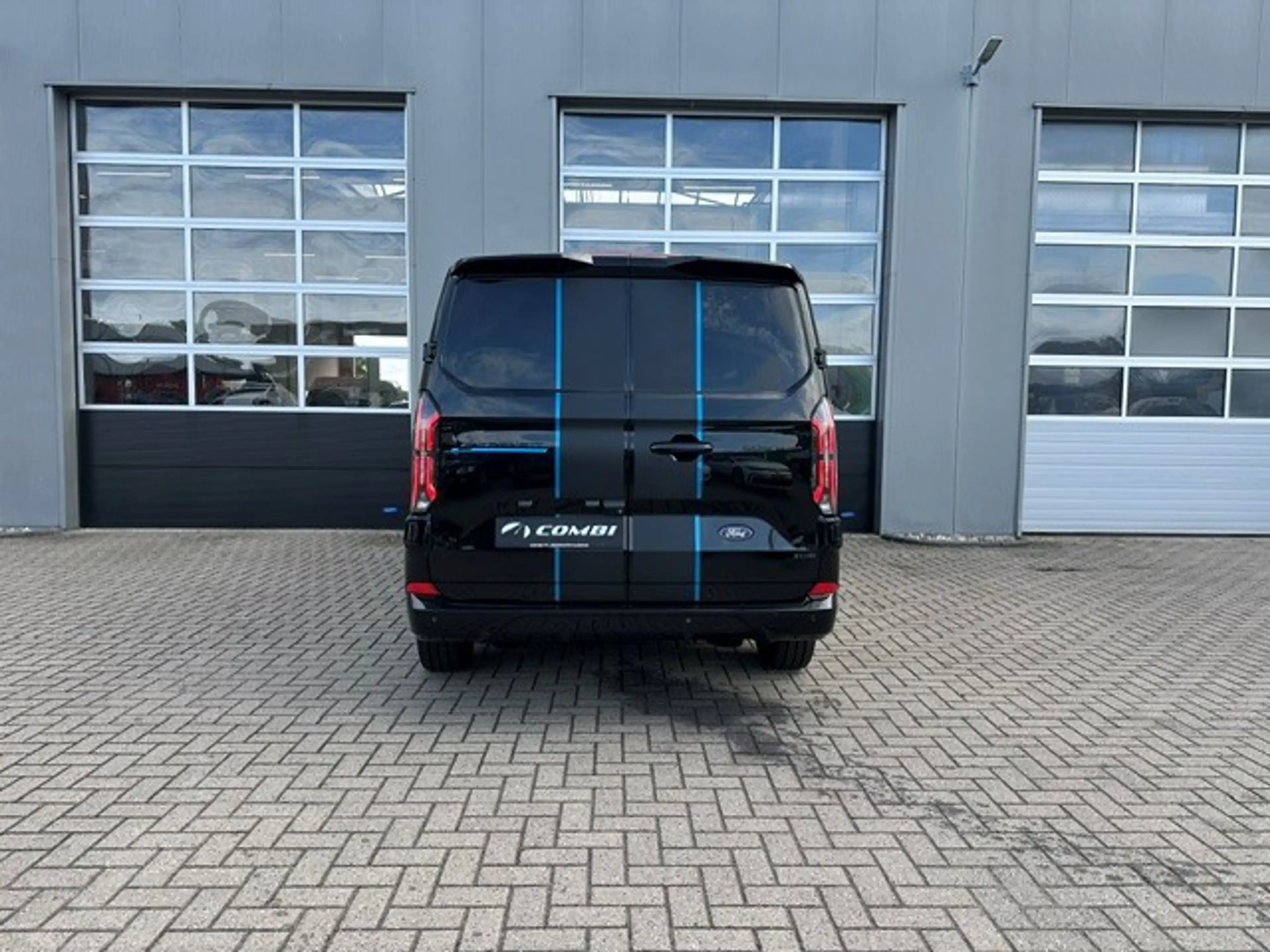 Ford E-Transit Cust. 340 L2H1 Custom Sport 4WD 71 kWh  285pk/Aga — photo 5