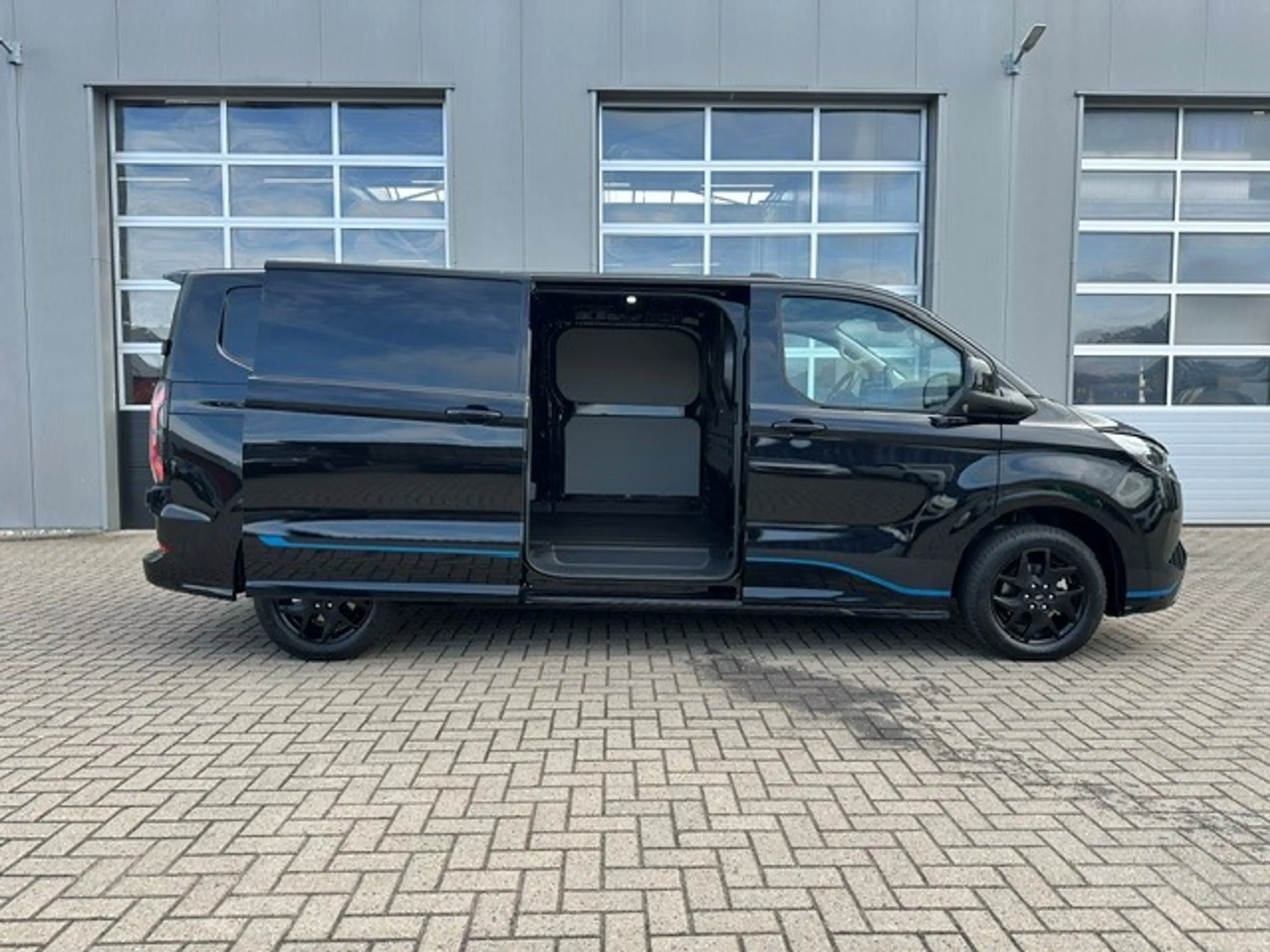 Ford E-Transit Cust. 340 L2H1 Custom Sport 4WD 71 kWh  285pk/Aga — photo 13