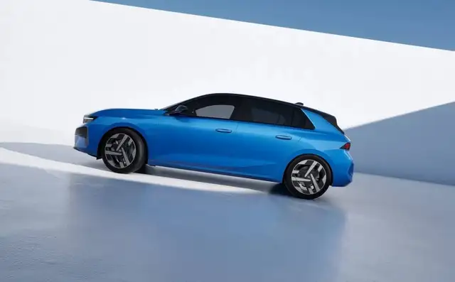 Opel Astra view 8
