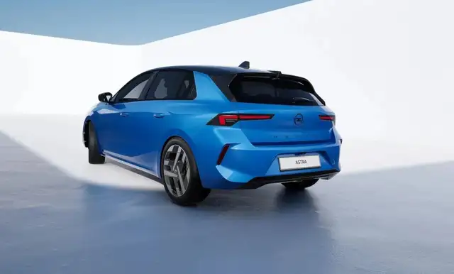 Opel Astra view 4
