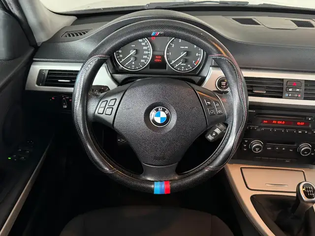 BMW 3 Series view 6