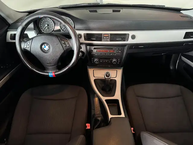 BMW 3 Series view 8